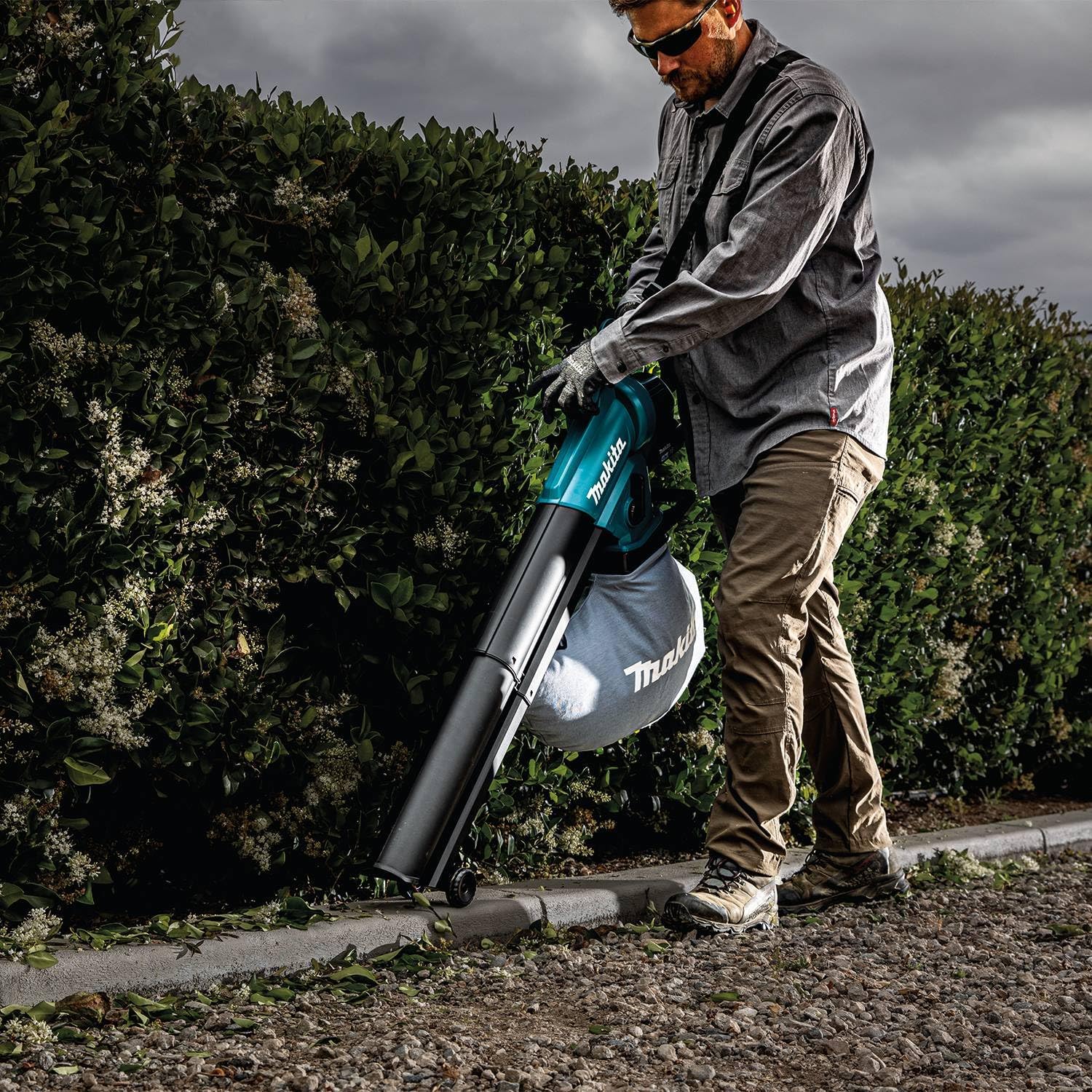 Makita XBU07SM1 18V LXT&reg; Brushless Blower/Vacuum Mulcher Kit (4.0Ah)