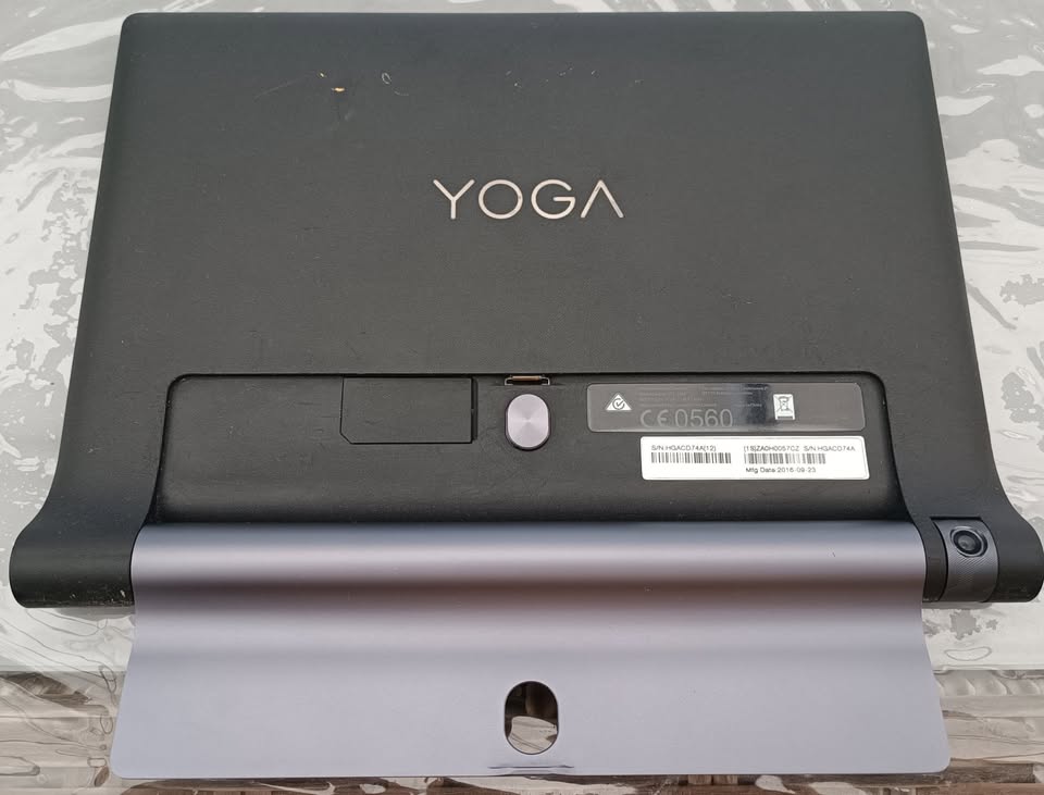 Tablet Lenovo Yoga Tab / 16GB / Wifi / 2GB RAM / 10"