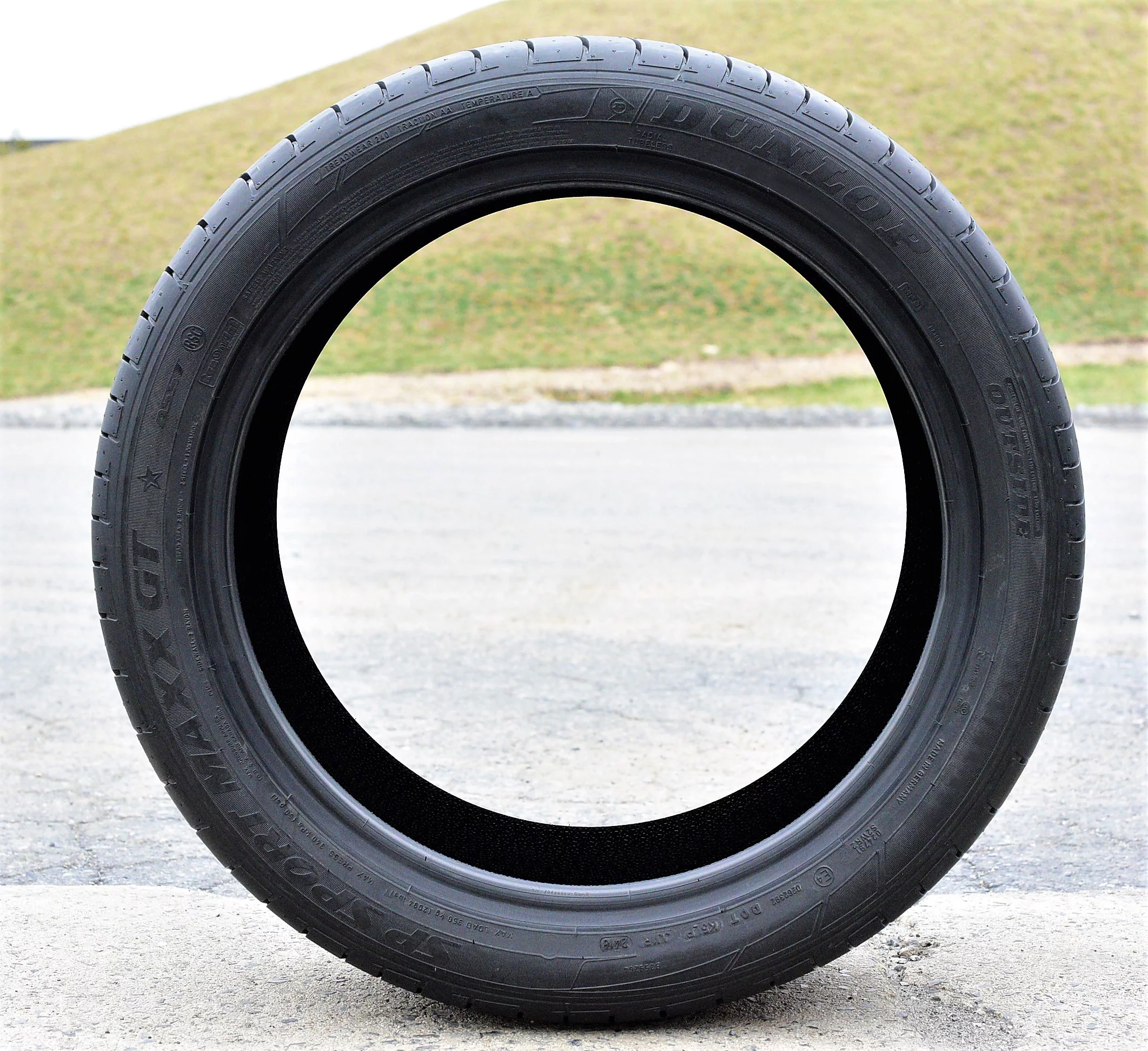 Dunlop SP Sport Maxx GT ROF 245/40R19 94Y BSW Tire