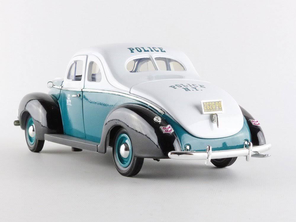 Greenlight 1940 Ford Deluxe Coupe New York City Police Department (NYPD) 1/18 Diecast Model