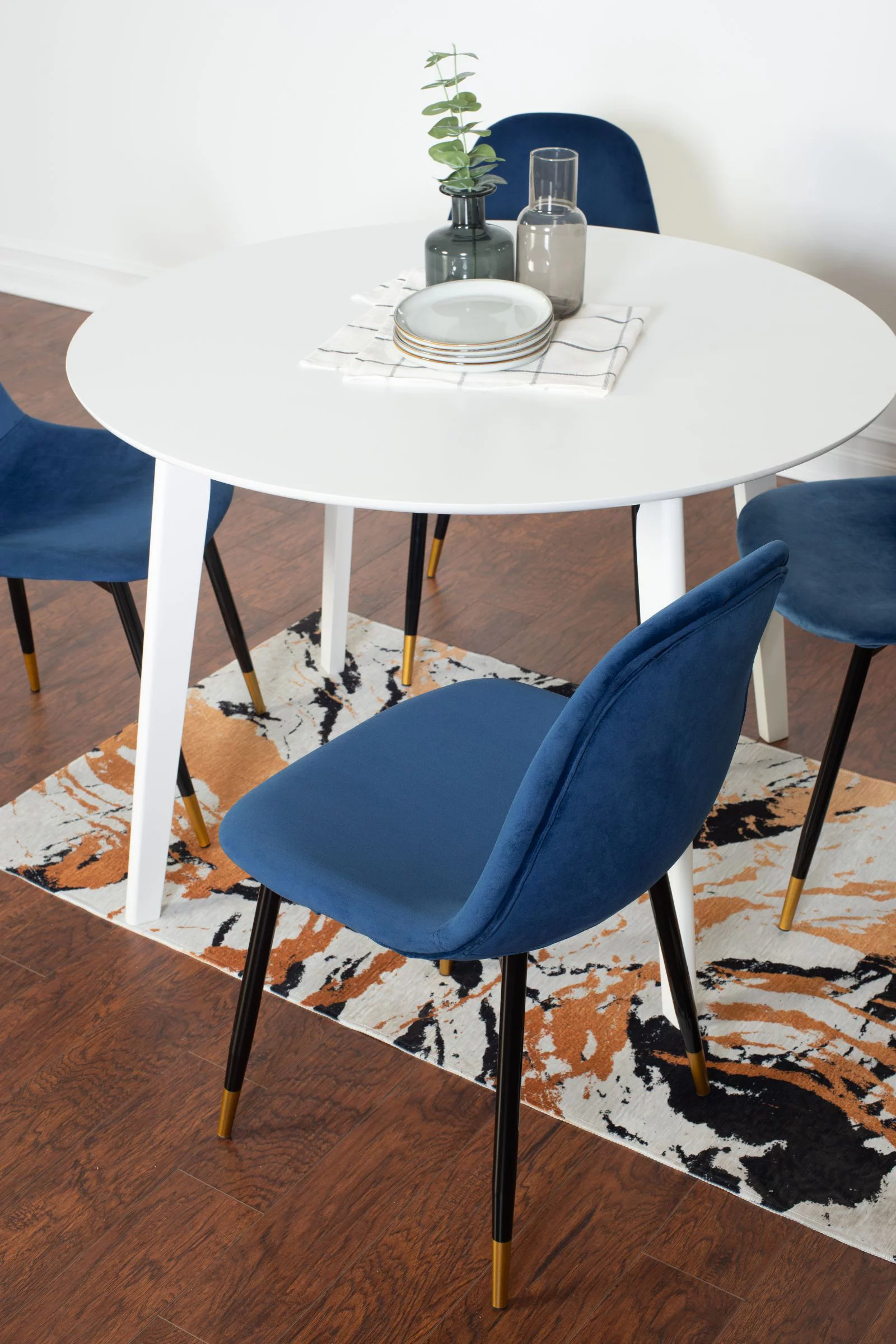 Roundhill Furniture Lassan Contemporary 5-Piece Dining Set, White Round Dining Table with 4 Chairs, Blue