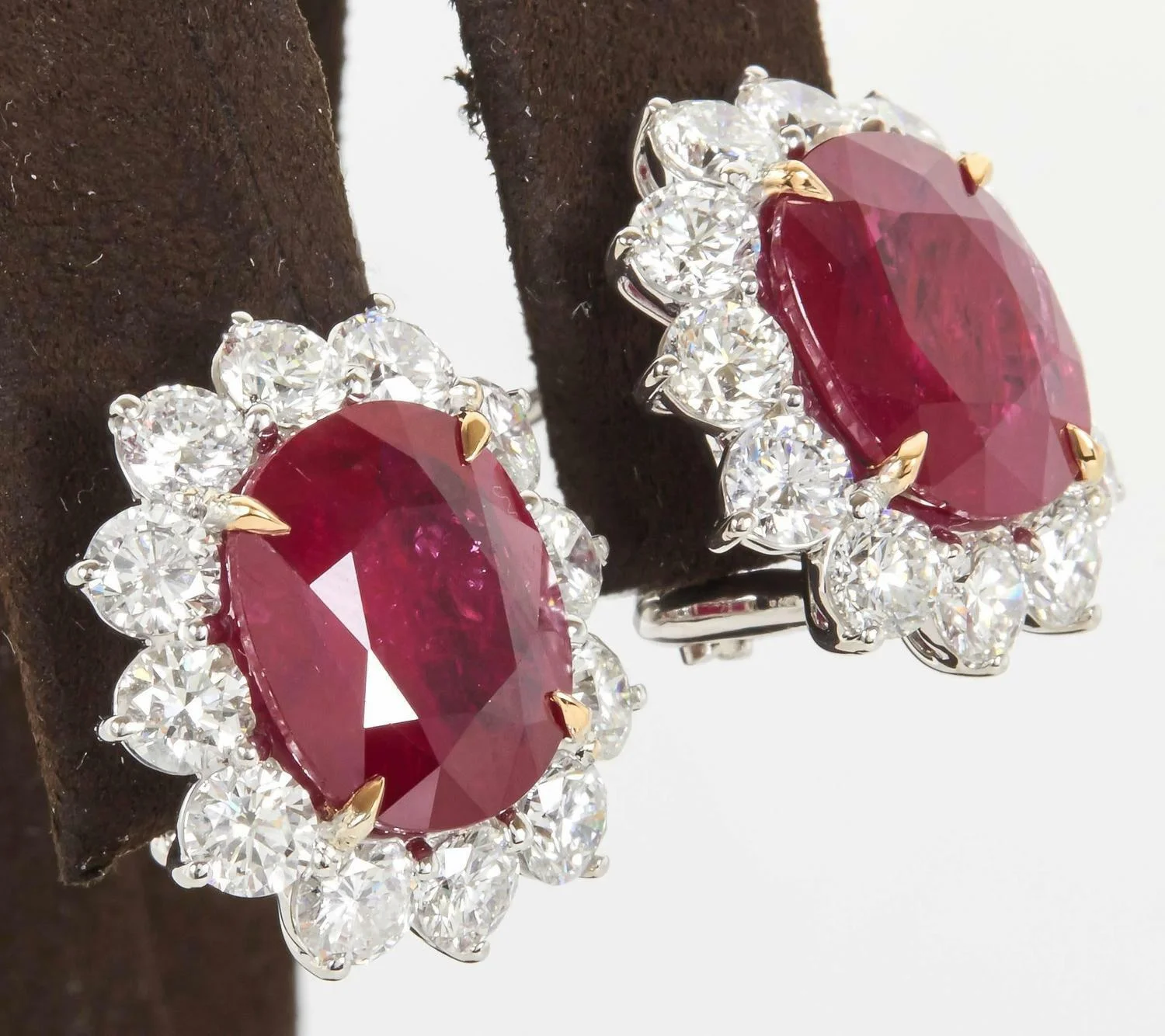 GIA CERTIFIED RUBIES OVAL SHAPE DIAMOND ROUND BRILLIANT SHAPE EARRING