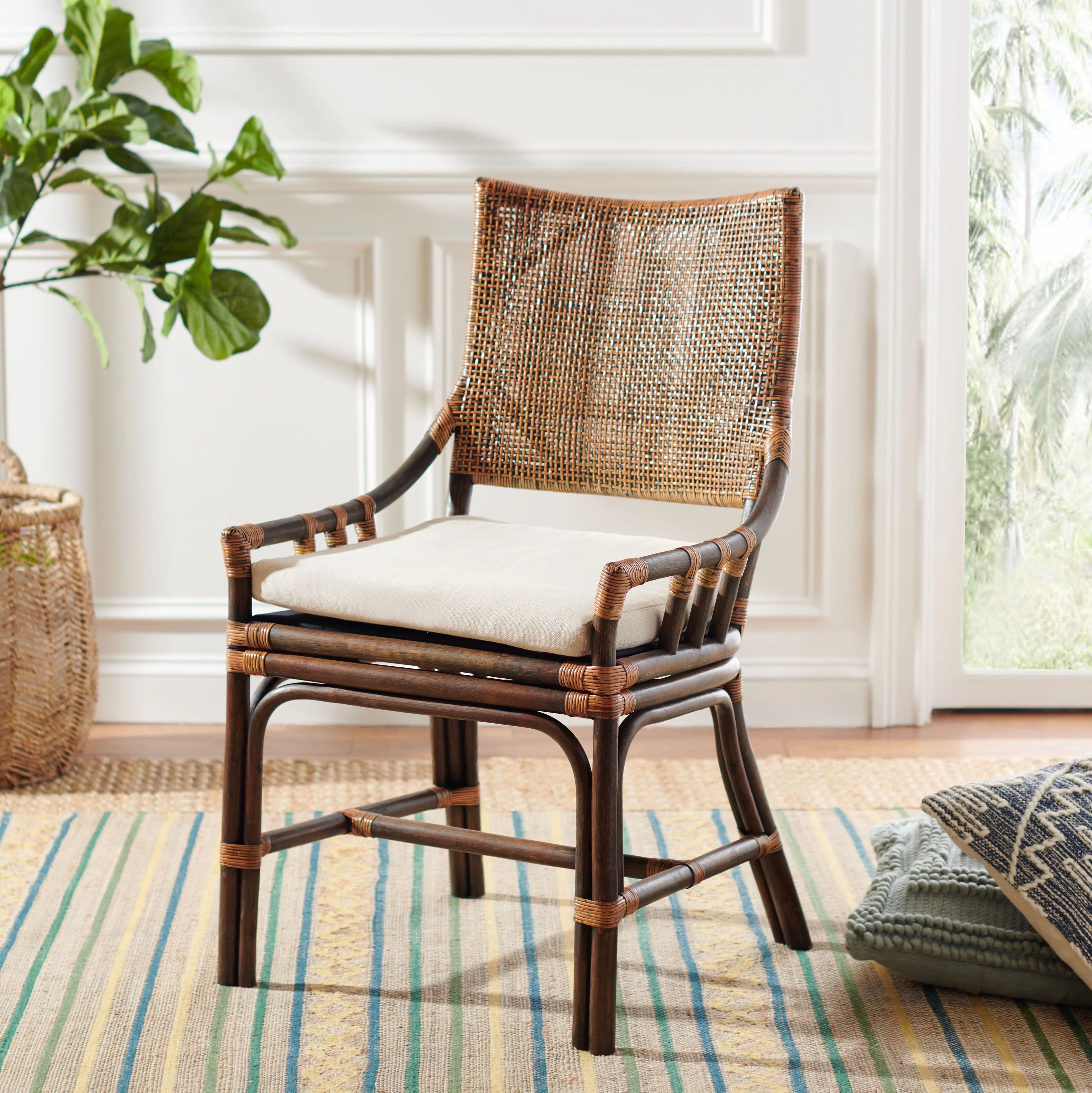 SAFAVIEH Donatella Rattan Chairs, Natural Wash/Black Legs/White Cushion (22 in. W x 24 in. D x 37 in. H)