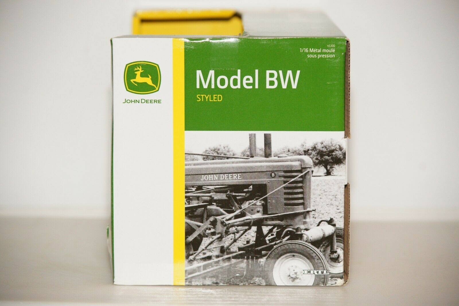 John Deere 1:16 Unstyled Model Tractor
