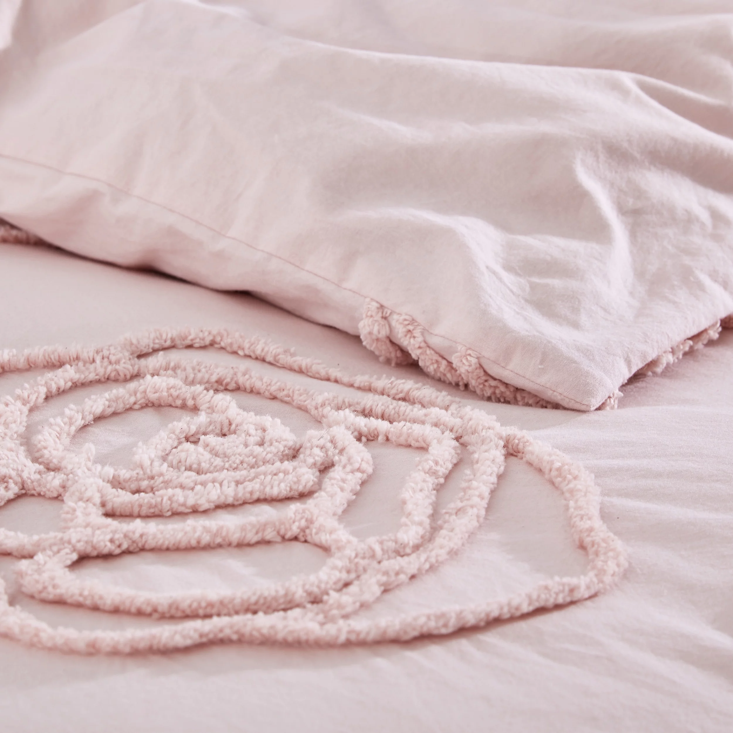 Betsey Johnson Rambling Rose Pink Full/Queen Duvet Cover Bonus Set