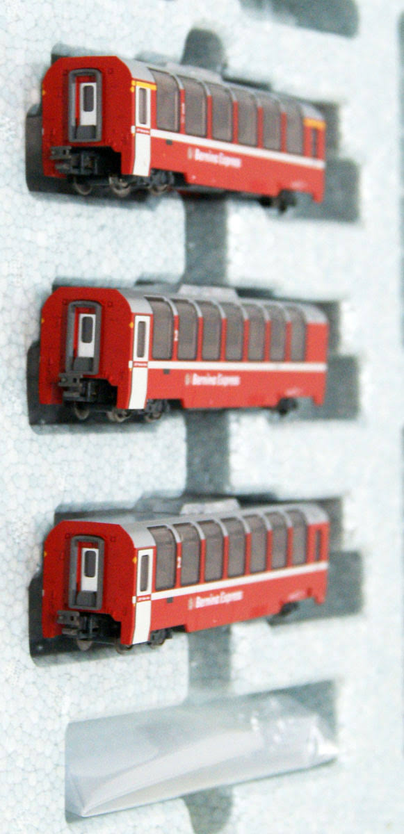 Kato N Gauge Rhaetian Railway Bernina Express New Logo 3 Cars Basic Set 10-1655