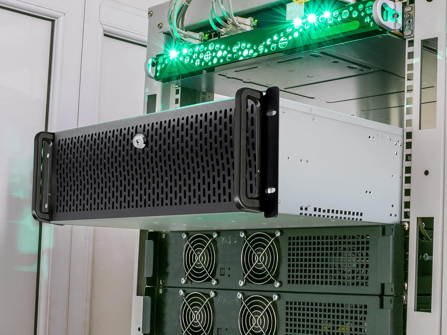 Rosewill 4U Server Chassis 15 Bay Server Case 15x 3.5 HDD Bays, E-ATX Board, Rackmount Server Case
