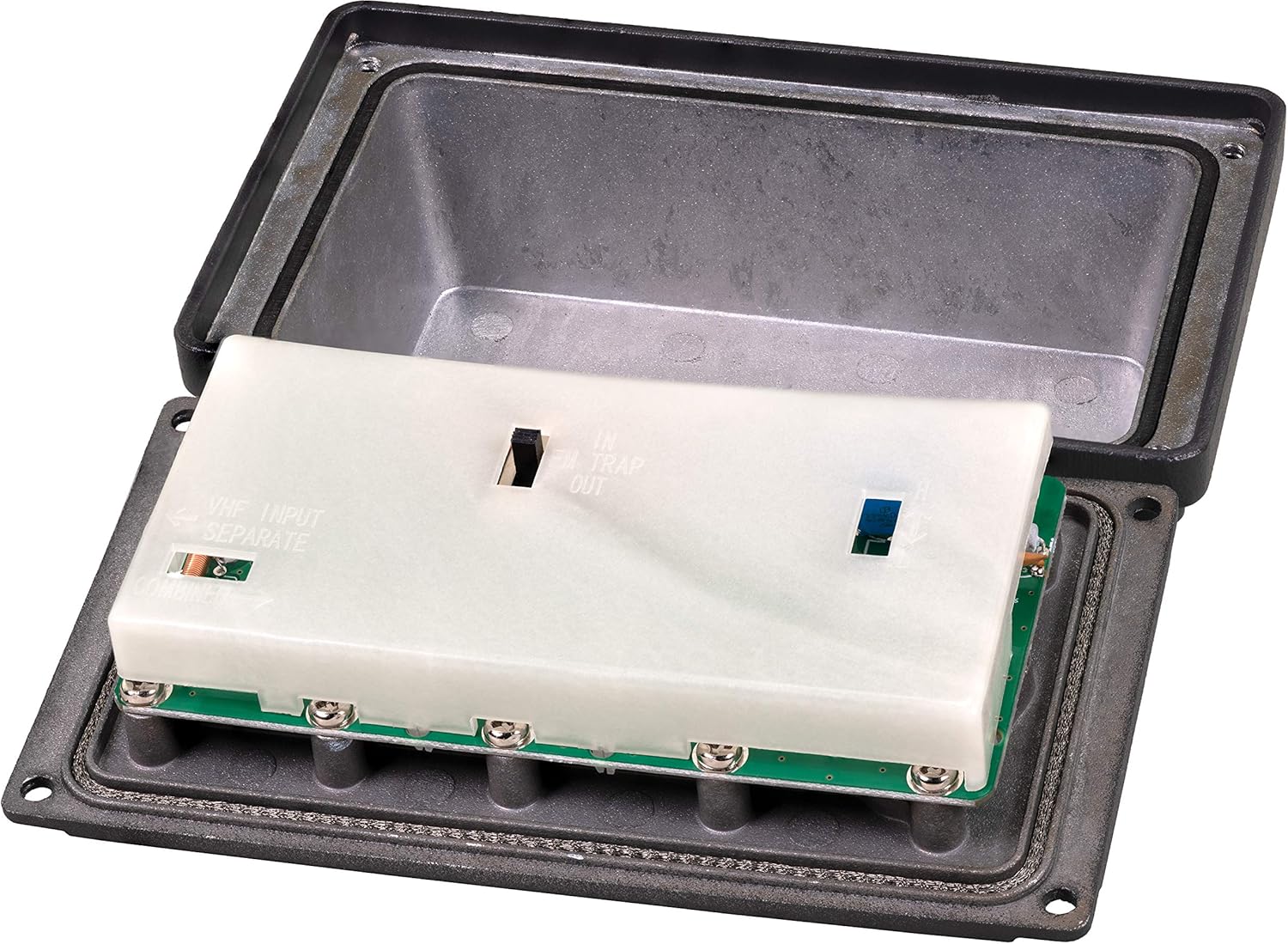 Channel Master CM-7777V3 Titan 2 High Gain TV Antenna Preamplifier [Version 3]