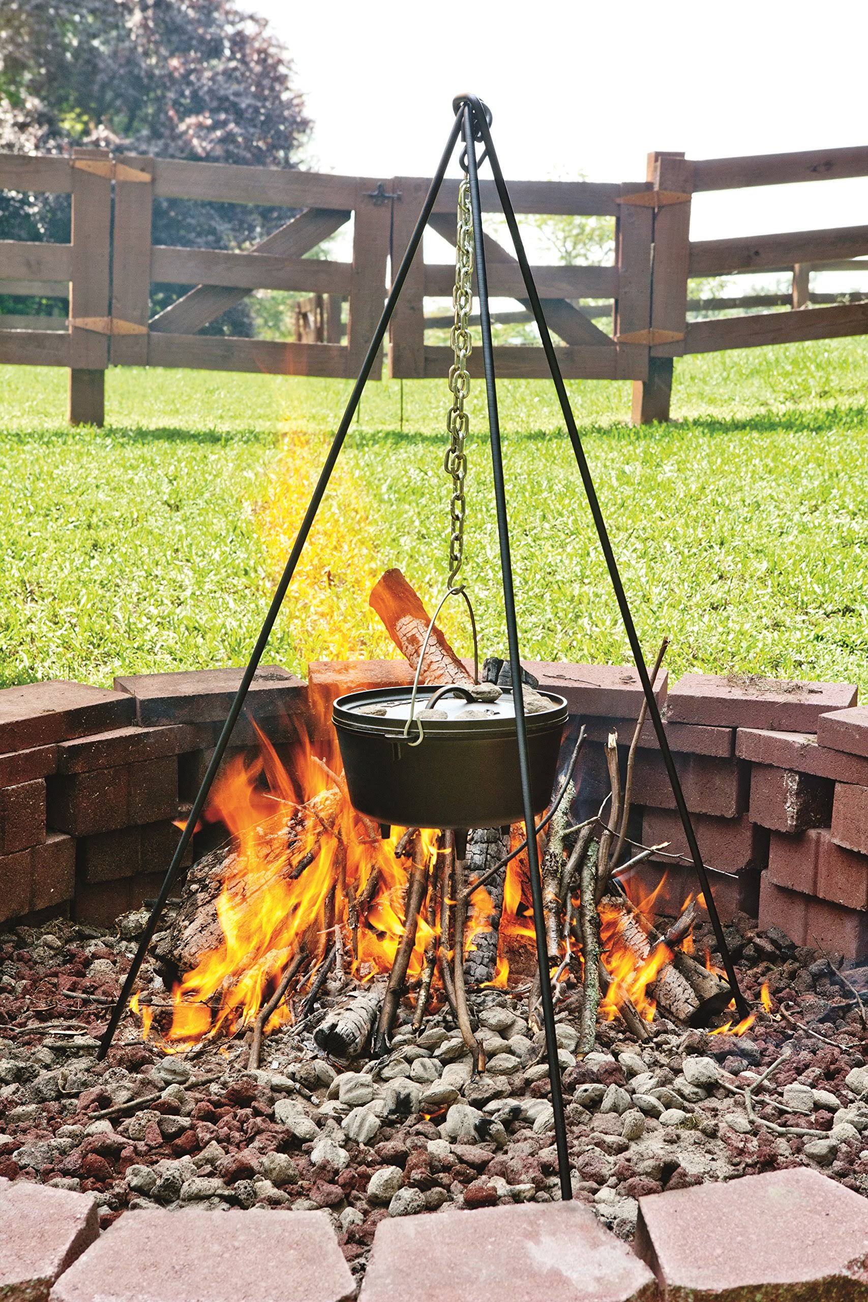 Lodge Cast Iron Camp Dutch Oven 6-Quart