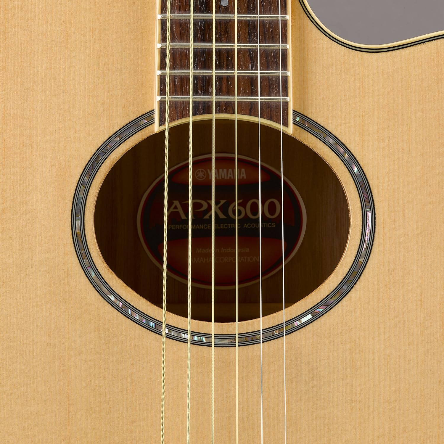 Yamaha APX600 VW Thin Body Acoustic-Electric Guitar, Vintage White