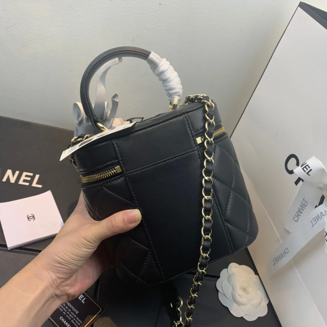 Chanel Vanity Case Gold Hardware Black For Women, Women&rsquo;s Handbags, Shoulder Bags 7.9in/20cm AS2061