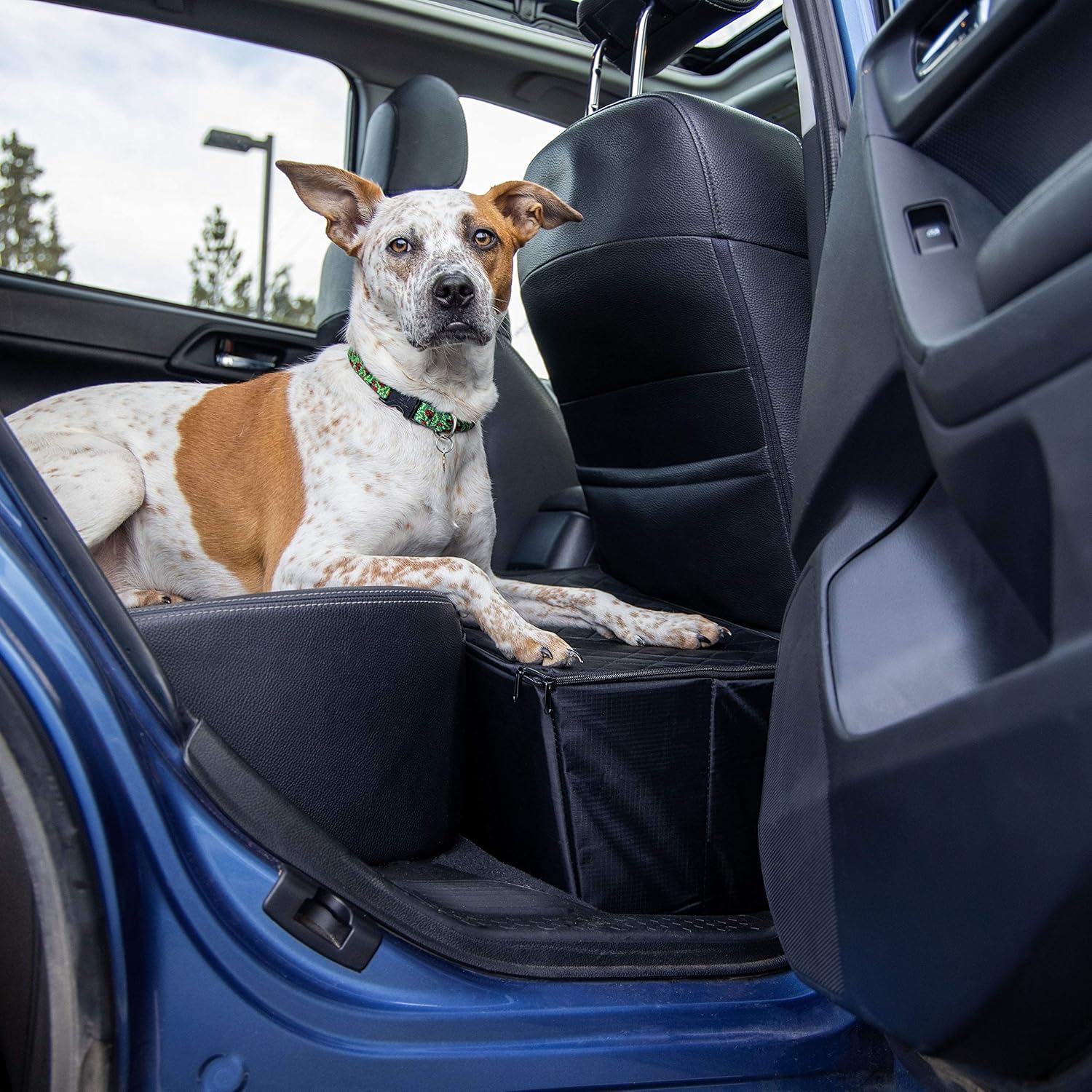 Back Seat Dog Extender and Car Storage Prevents Your Dog from Falling Off The Backseat When Driving