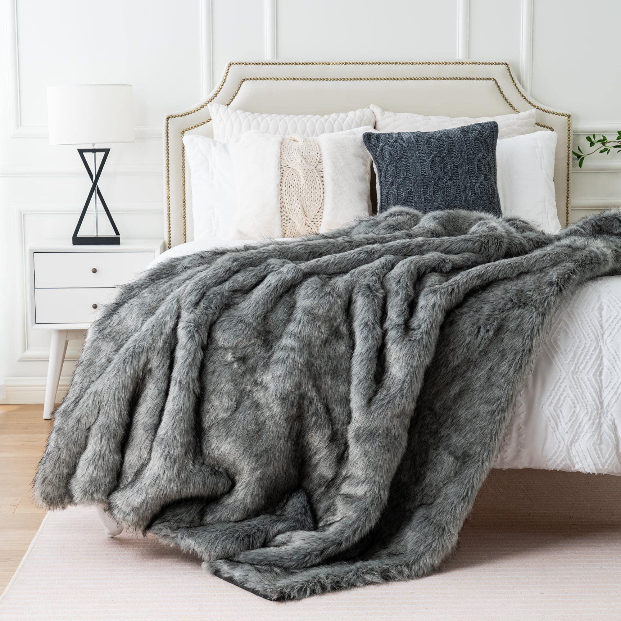Battilo Luxury Faux Fur Blanket, Extra Large Faux Fur Throw Blankets for Sofa, Bed, Super Soft, Fluffy, Decorative Bed Blanket, Perfect Gift