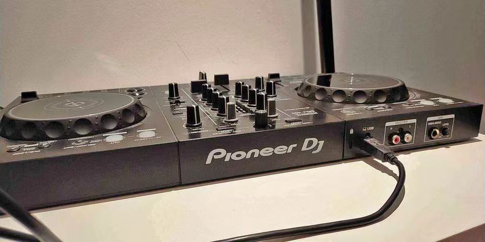 Pioneer DJ-400 Controller
