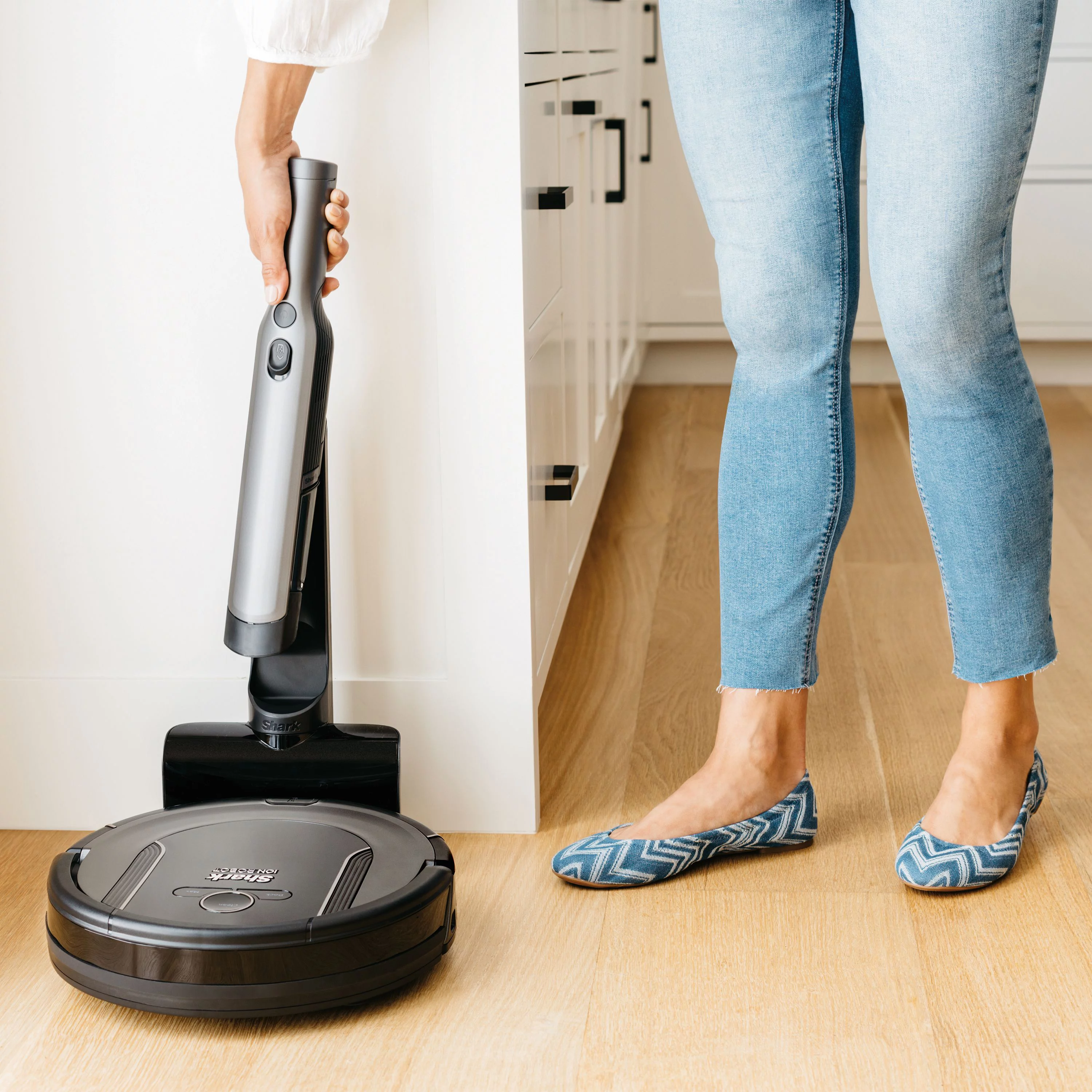 SHARK ION Robot Vacuum Cleaning System with Detachable Hand Vacuum, S86 with Wi-Fi - RV850WV