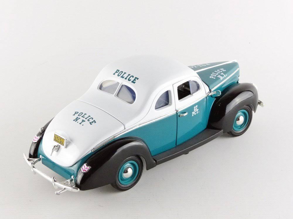 Greenlight 1940 Ford Deluxe Coupe New York City Police Department (NYPD) 1/18 Diecast Model
