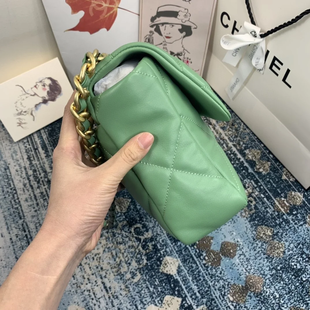 Chanel 19 Flap Bag Gold Hardware Green For Women, Women&rsquo;s Handbags, Shoulder Bags 10.2in/26cm AS1160