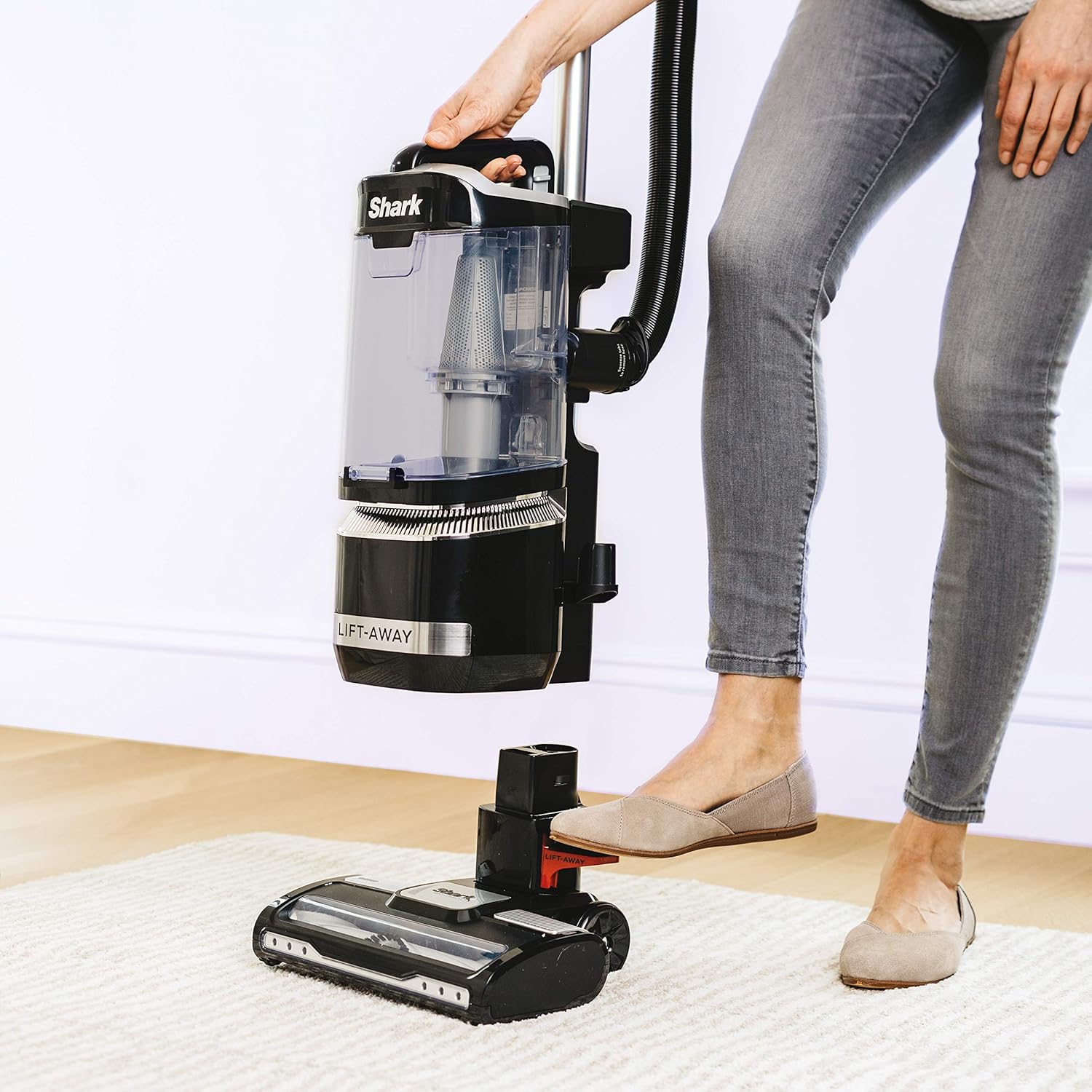Shark LA322 Navigator Lift-Away ADV Corded Lightweight Upright Vacuum with Detachable Pod Pet Power Brush, Crevice Tool and Dusting Brush