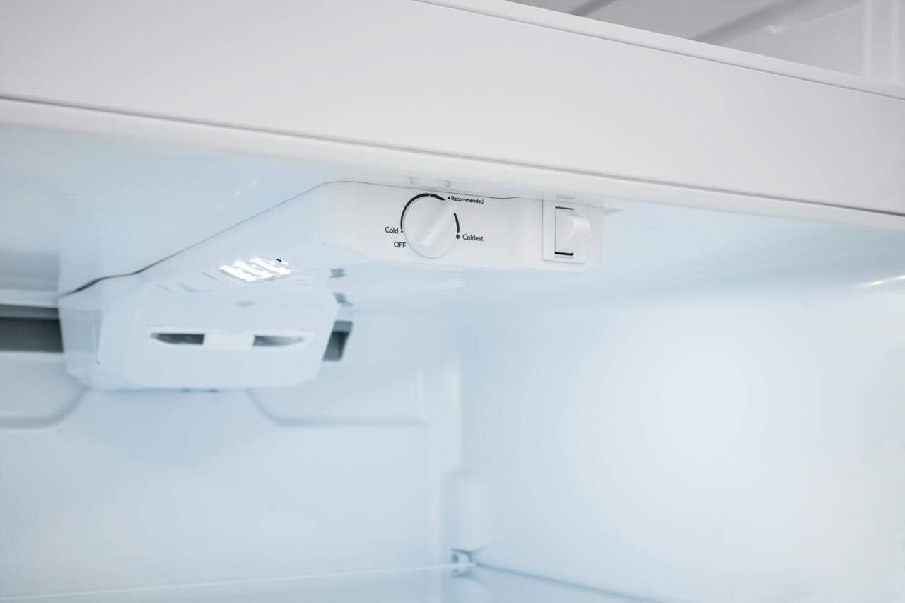 Frigidaire FFTR1425VW 28 Top Freezer Refrigerator with 13.9 cu. ft. Capacity, EvenTemp Cooling System, Humidity Controlled Crisper Drawer