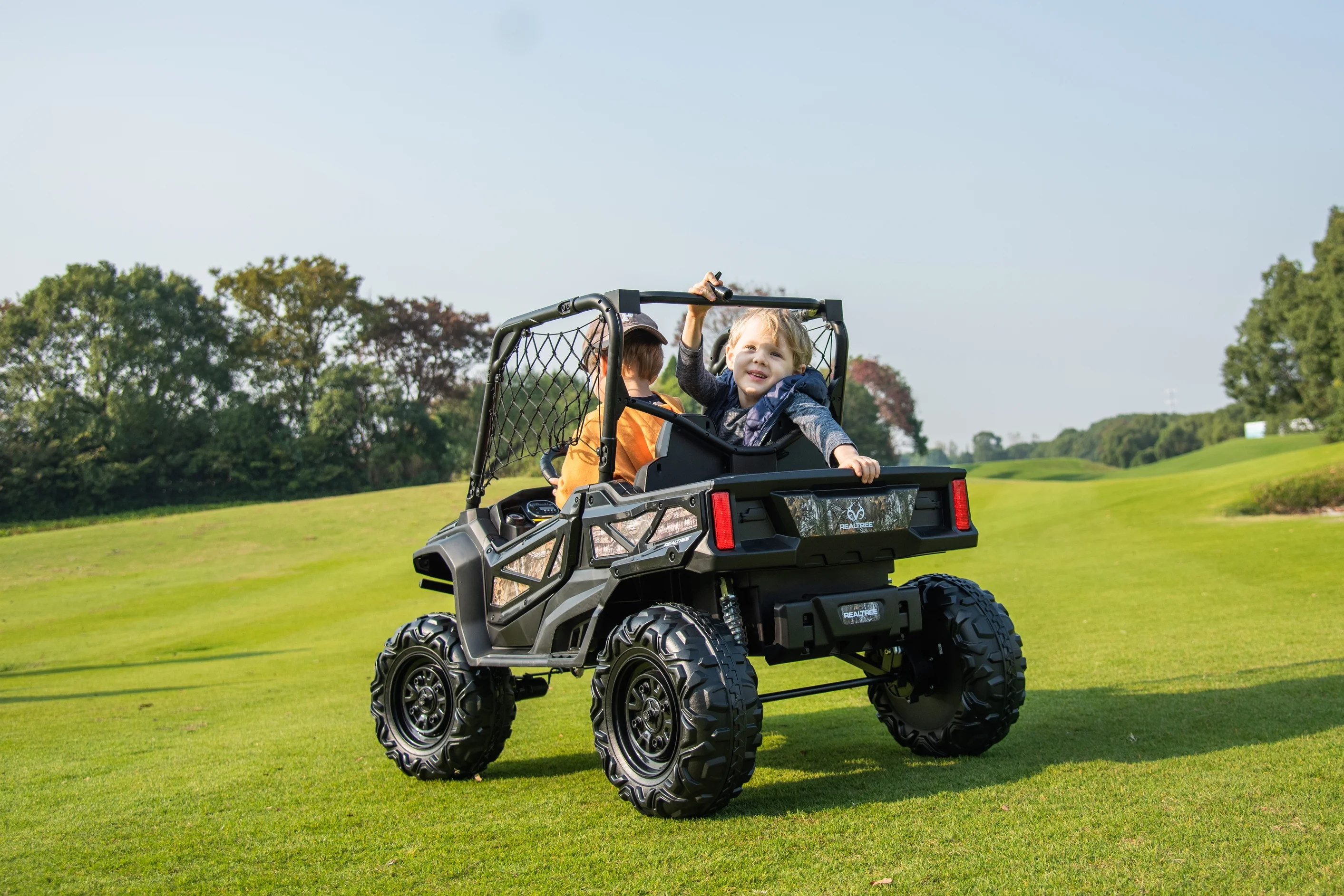Realtree XD UTV 24V battery-operated ride-on with remote, MP3,USB for Kids 3+ years