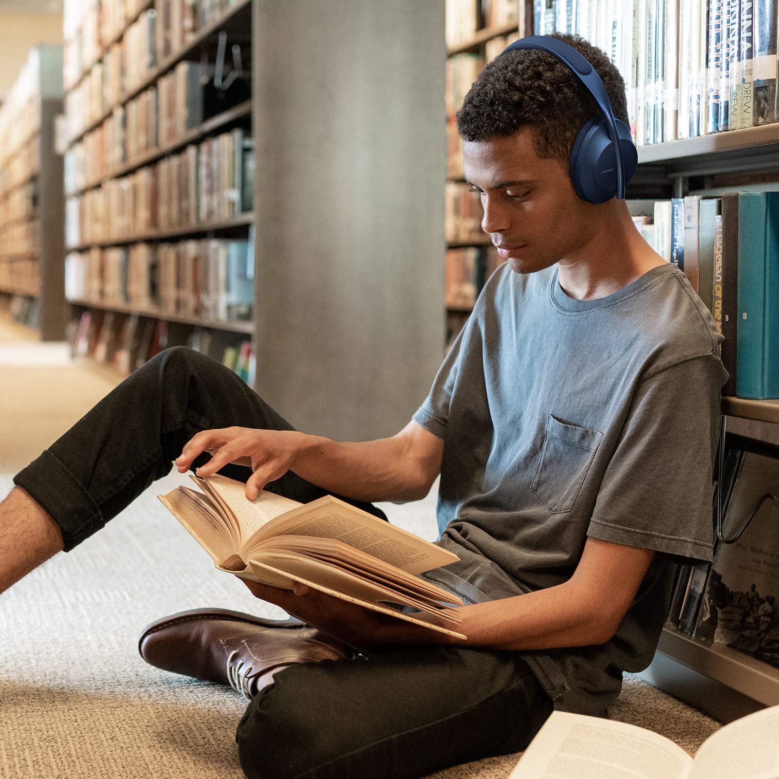 Bose Noise Cancelling Headphones 700 &mdash; Over Ear, Wireless Bluetooth Headphones with Built-In Microphone for Clear Calls & Alexa Voice Control