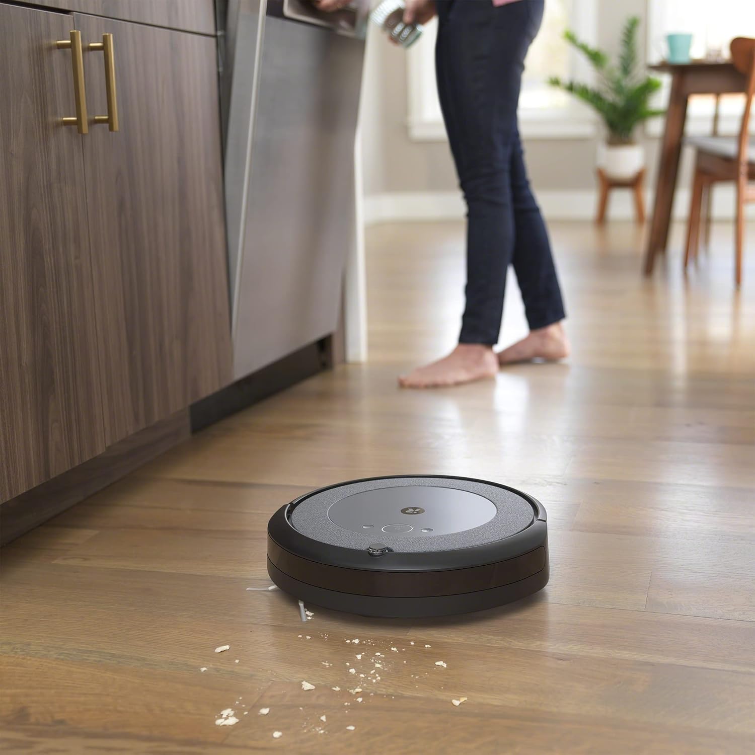 iRobot Roomba i1 (1152) Robot Vacuum - Wi-Fi Connected Mapping, Works with Google, Ideal for Pet Hair, Carpets (Renewed)