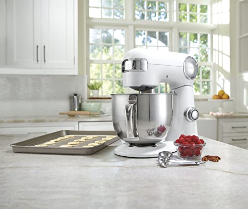 Cuisinart SMD-50BC Precision Pro 5.5-Quart Digital Stand Mixer With 12-Speeds, 3 Preprogrammed Food Prep Settings, Mixing Bowl, Whisk