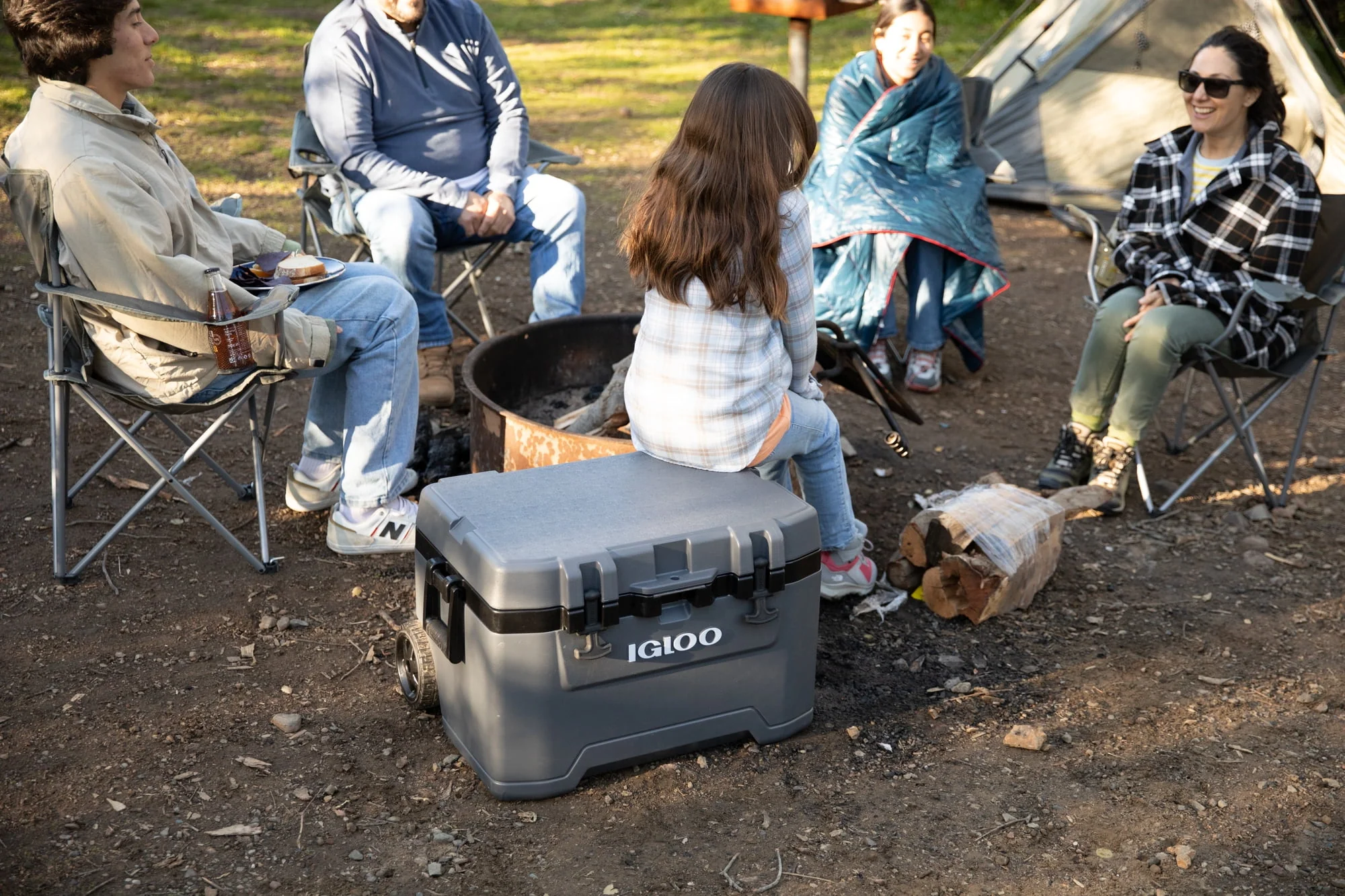 Igloo Overland 52 QT Ice Chest Cooler with Wheels, Gray (26 x 19 x 16)