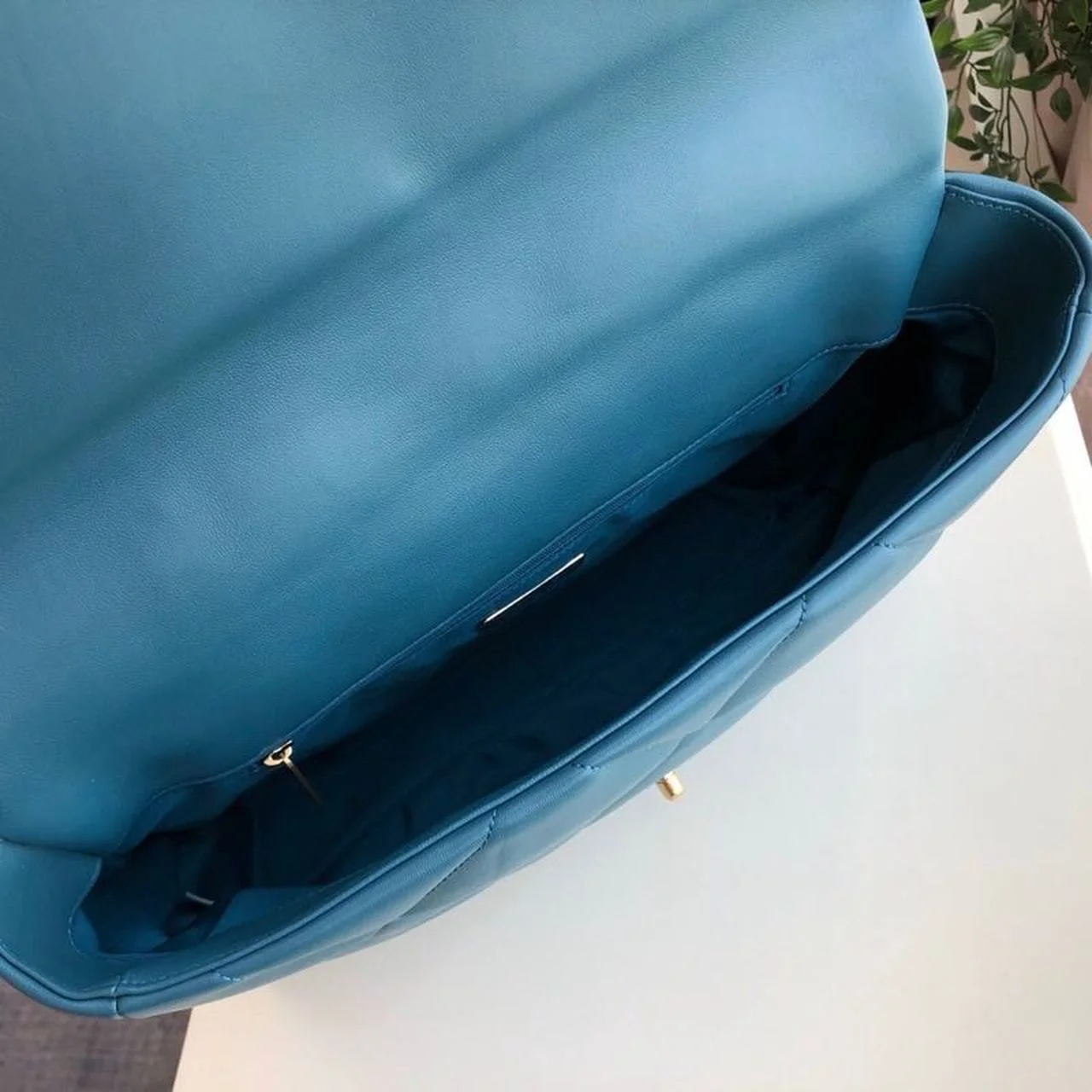 Chanel 19 Maxi Handbag Teal For Women, Women&rsquo;s Bags, Shoulder And Crossbody Bags 14in/36cm AS1162