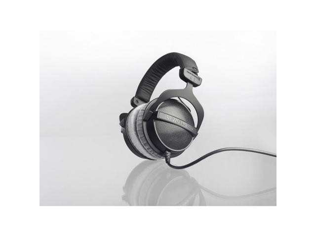Beyerdynamic DT 770 Pro 250 Ohms Studio Headphones with Deco Gear Hardbody Case Bundle