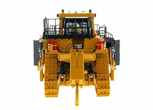 Cat Caterpillar D11T Track-Type Tractor Dozer Jel Design with Operator High Line Series 1/50 Diecast Model by Diecast Masters 85