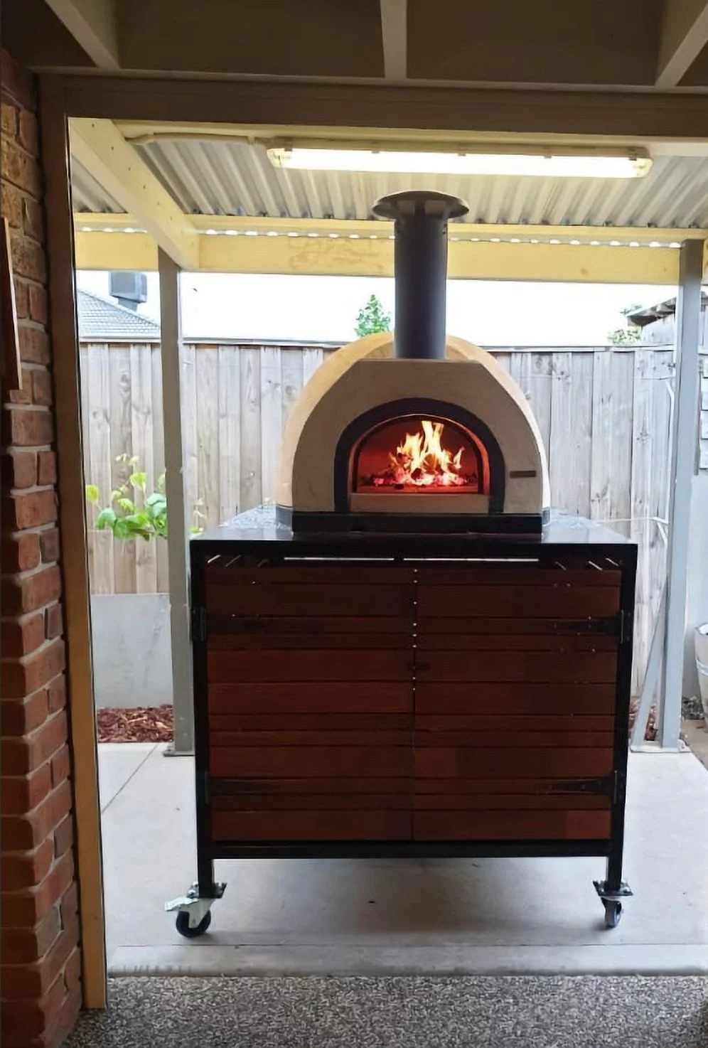 Cement Outdoor Pizza Oven / Clay Plain Front Wood Fired Pizza Ovens with Black Flue - OP51
