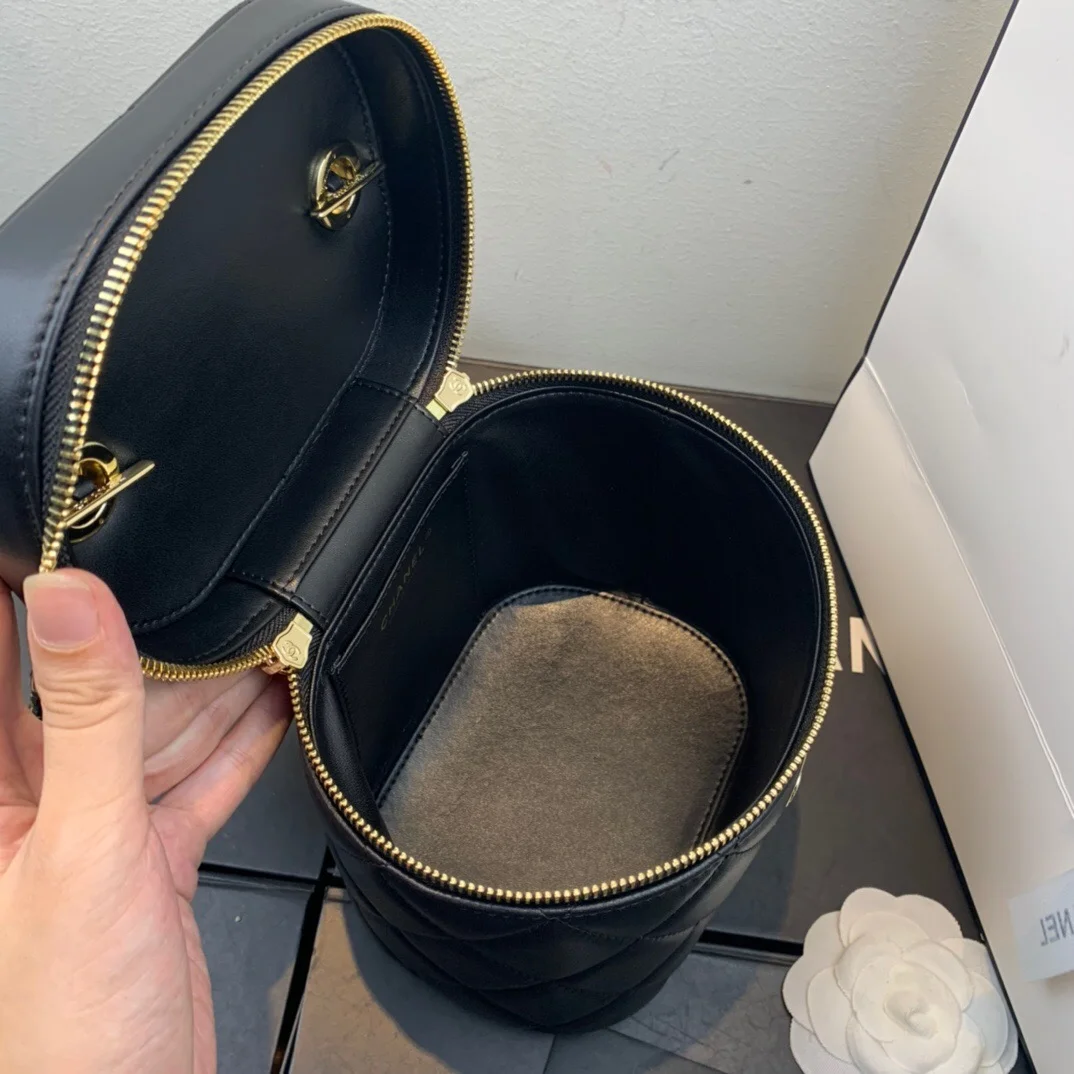 Chanel Vanity Case Gold Hardware Black For Women, Women&rsquo;s Handbags, Shoulder Bags 7.9in/20cm AS2061