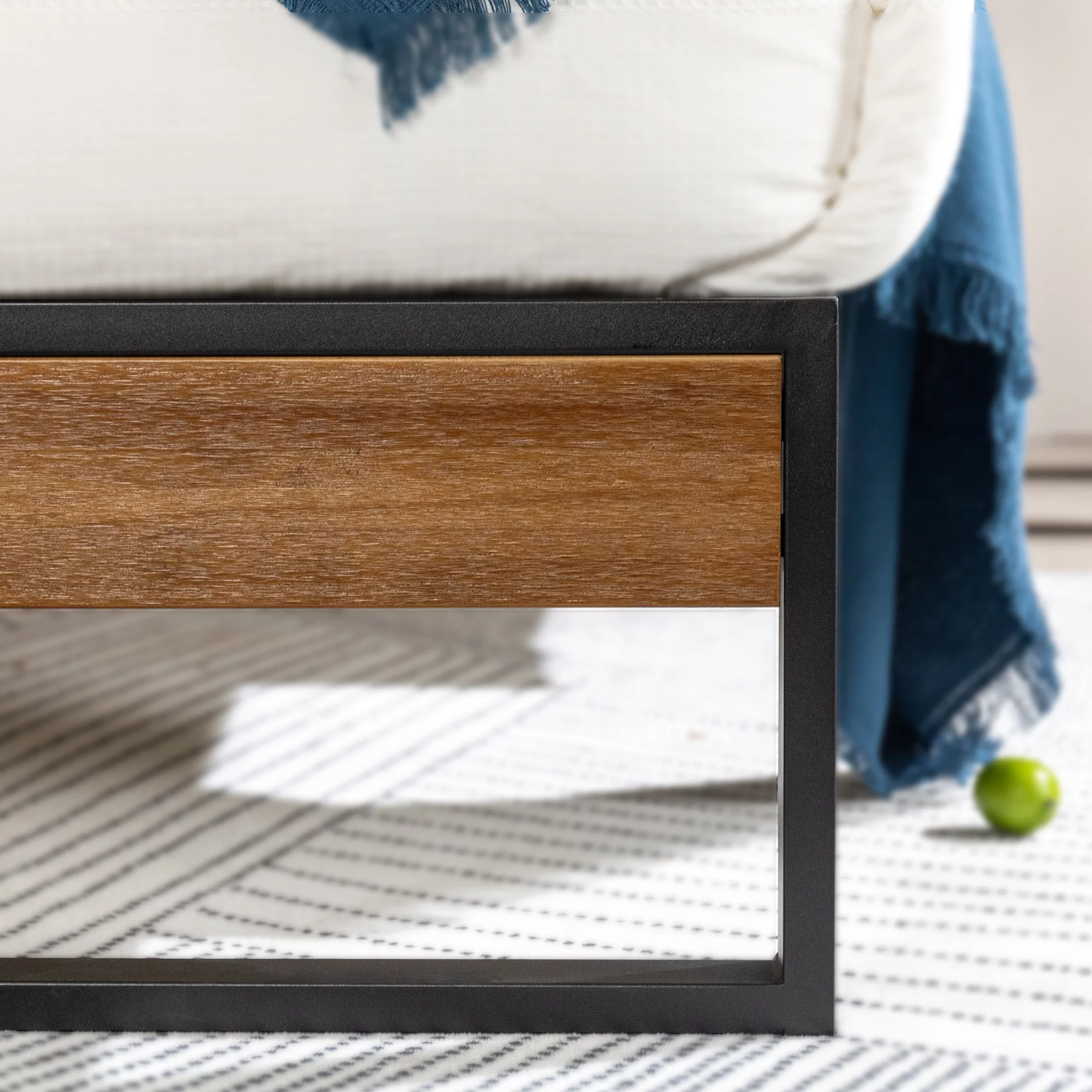 Zinus Suzanne 44" Metal and Wood Platform Bed Frame with Headboard, Chestnut Brown, Queen