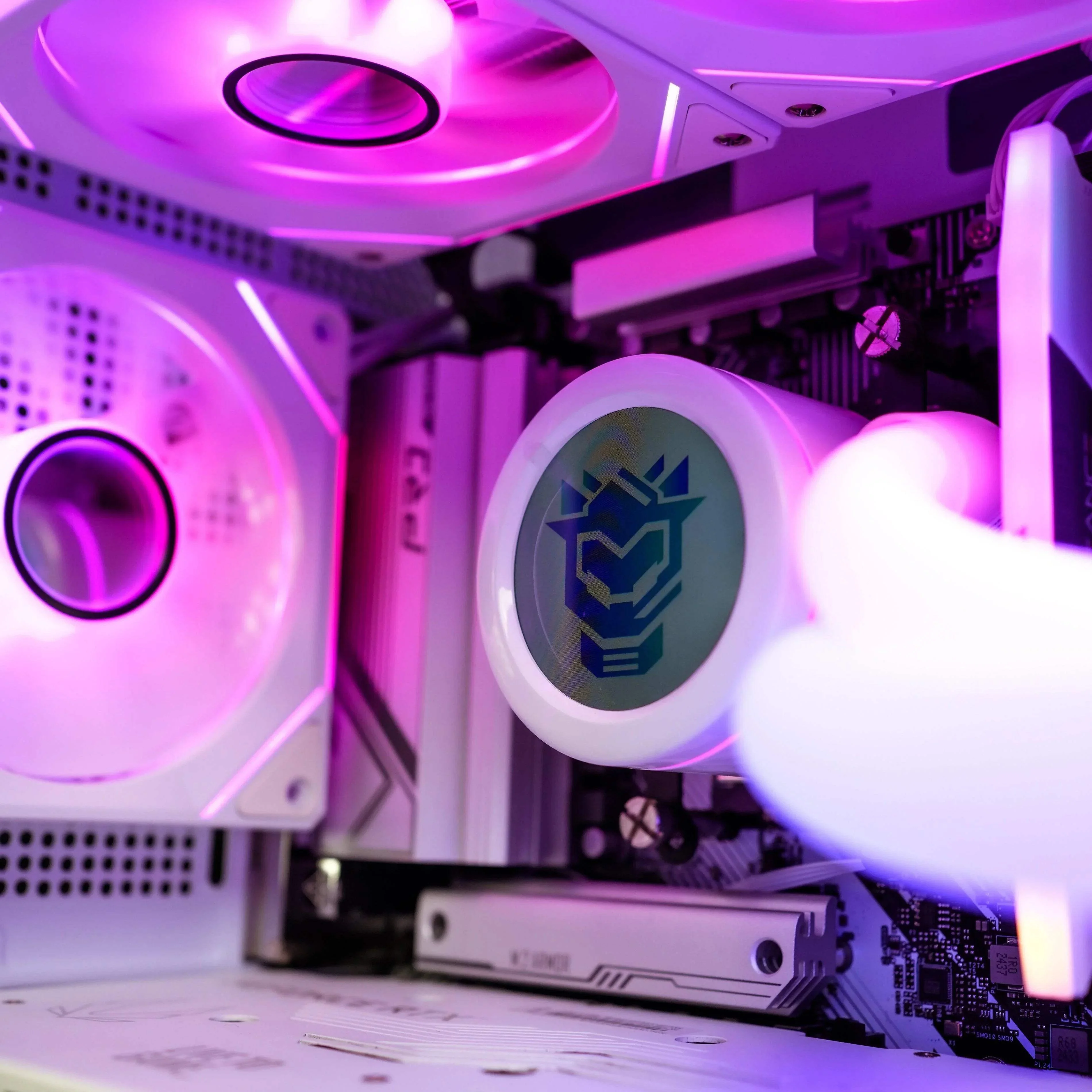 Hyper Cyber Rage Y | intel core ultra 9 285k | AMD Radeon RX 7800 XT | Gaming PC