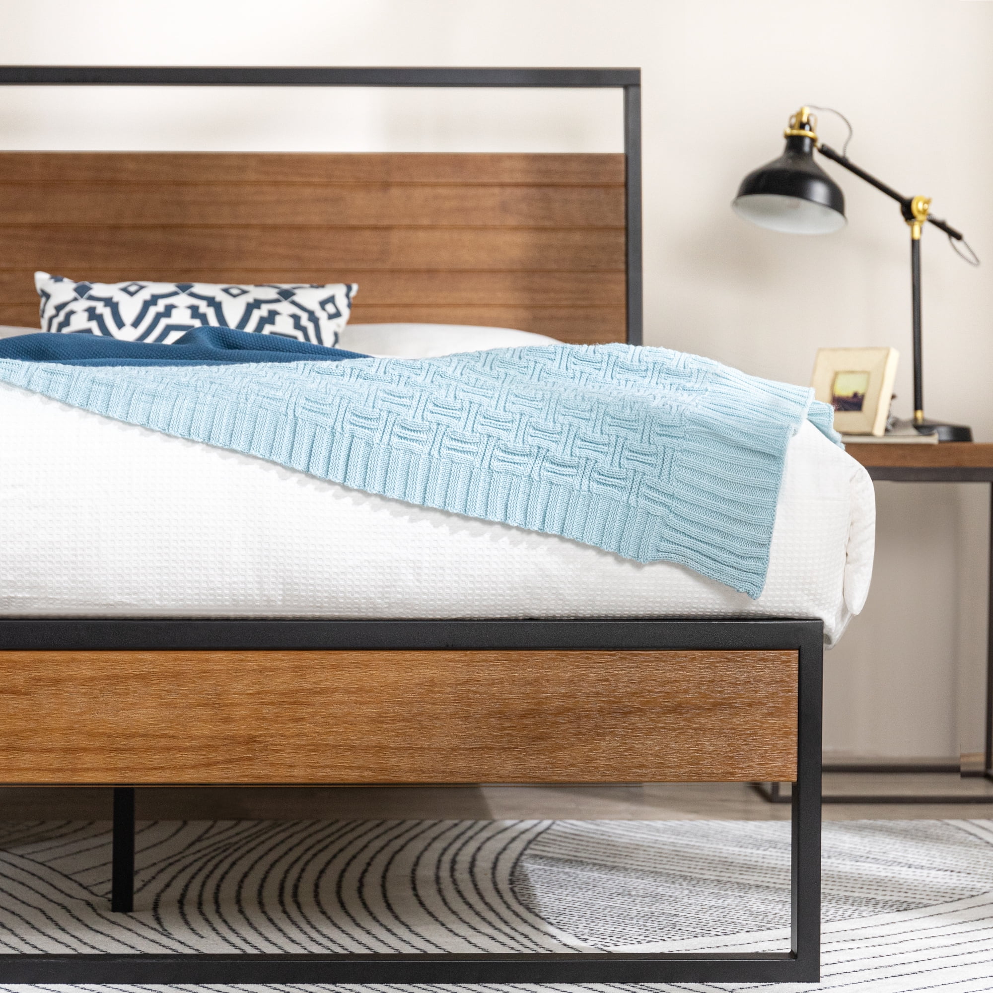 Zinus Suzanne 44" Metal and Wood Platform Bed Frame with Headboard, Chestnut Brown, Queen