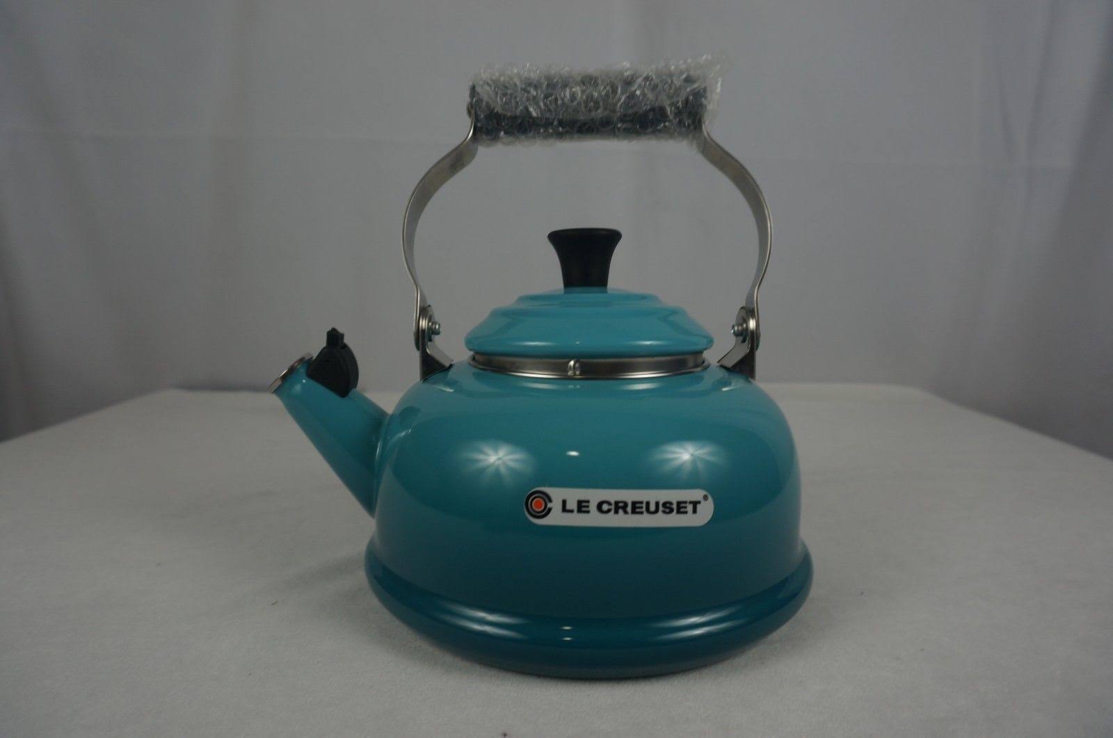 Le Creuset Classic Whistling Kettle - Caribbean
