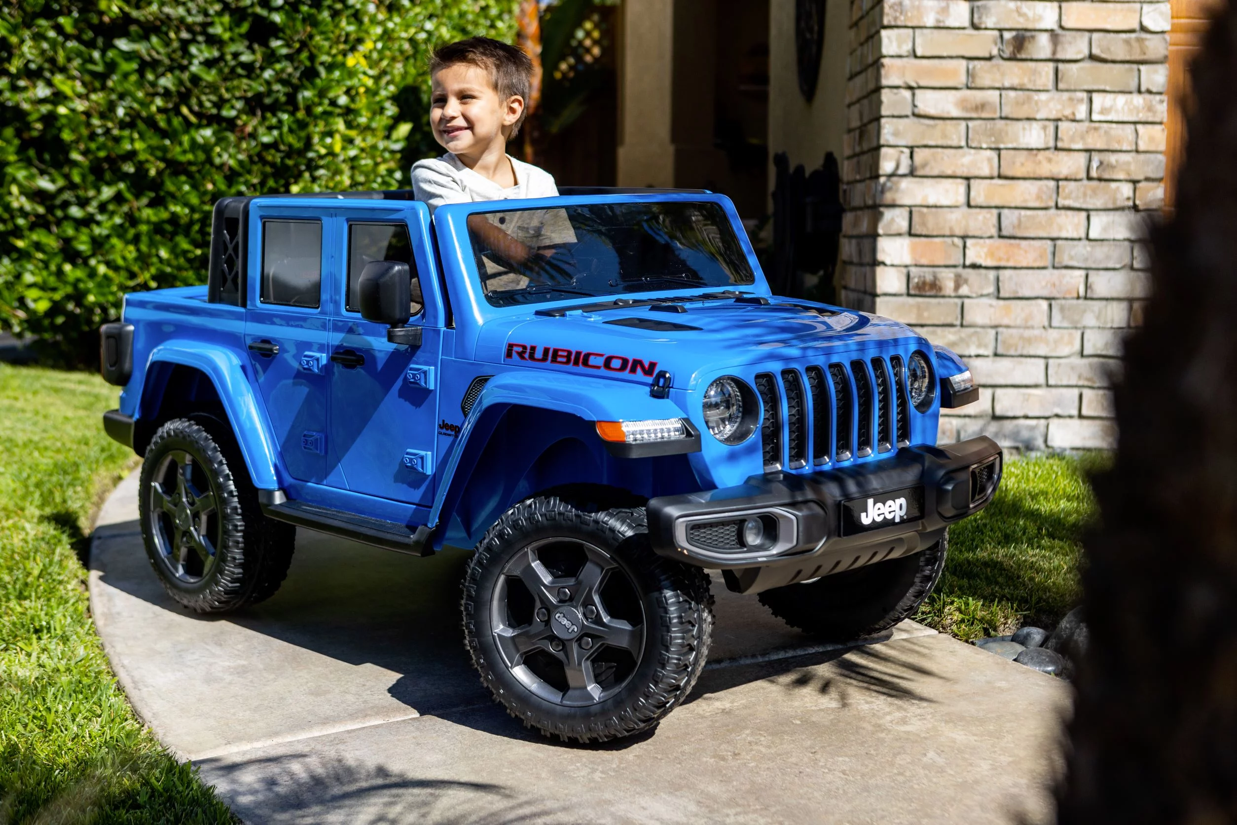 12V Jeep Gladiator Battery Powered Ride-on Vehicle for Kids, in Blue by Hyper Toys, for a Child Ages 3-8 - Radiant Selections