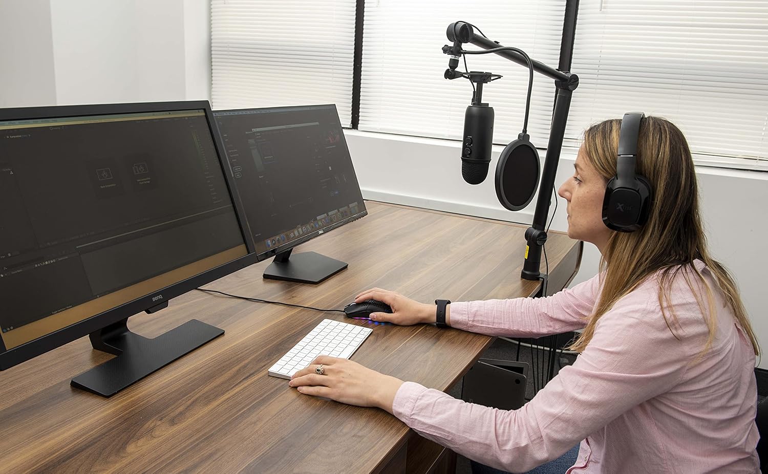 IXTECH Boom Arm - Adjustable 360° Rotatable Microphone Arm - Sturdy Stainless Steel Mic Arm Desk, Table Stand - Foldable Scissor Arm