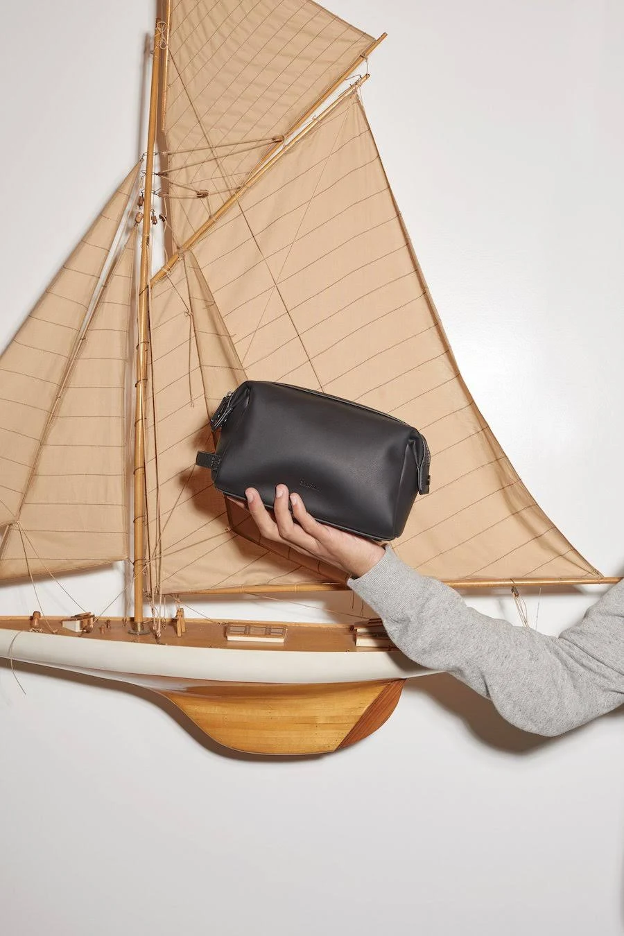 Hue Toiletry Bag | CALPAK Black
