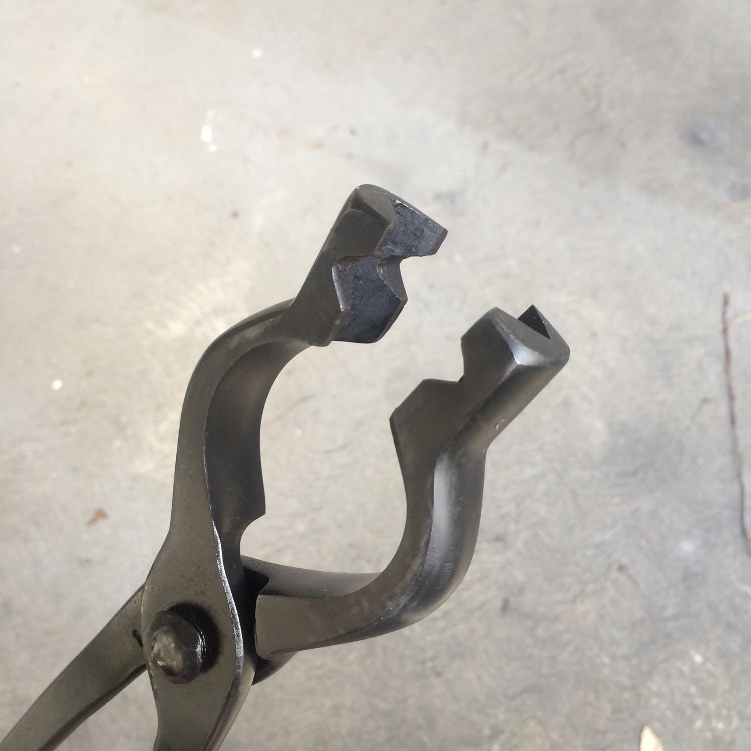 V-Bit Bolt Blacksmith Tongs - 450mm (18") Pack of 2