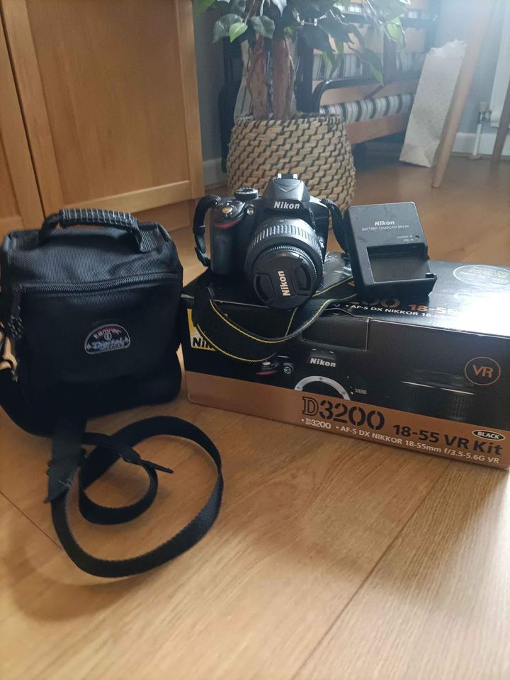 nikon d3200 18-55 Kit Camera Bundle With Memory Card And Bag