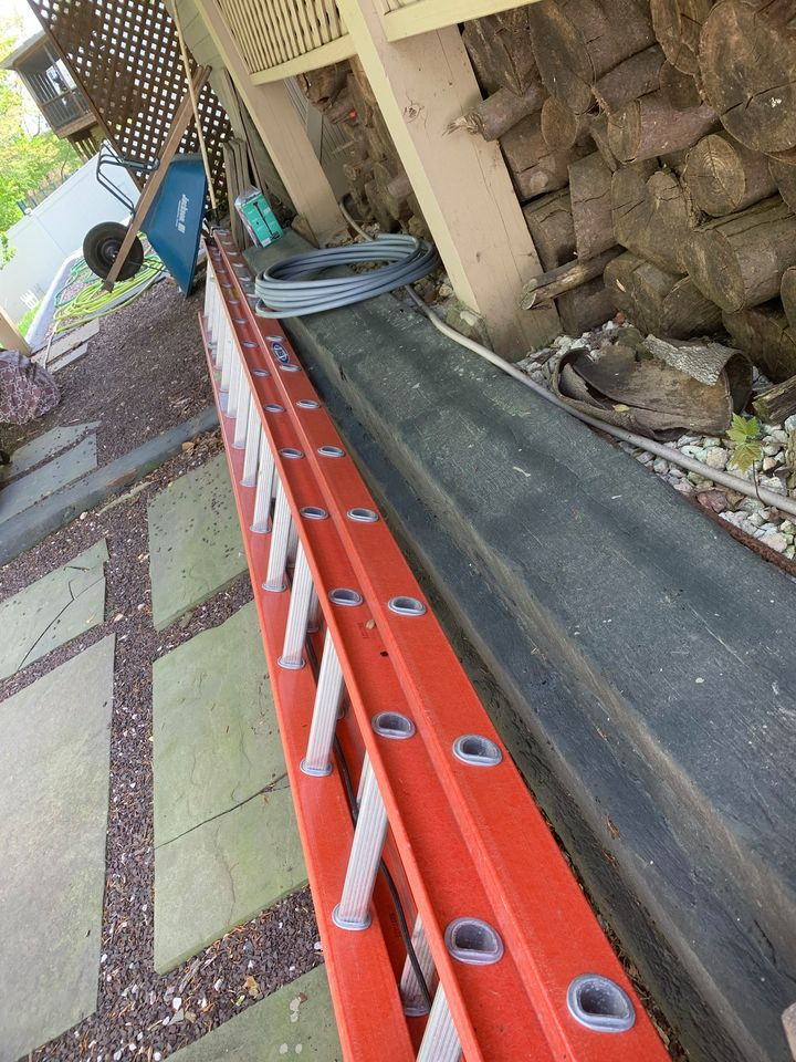 32 Ft Extendable Ladder