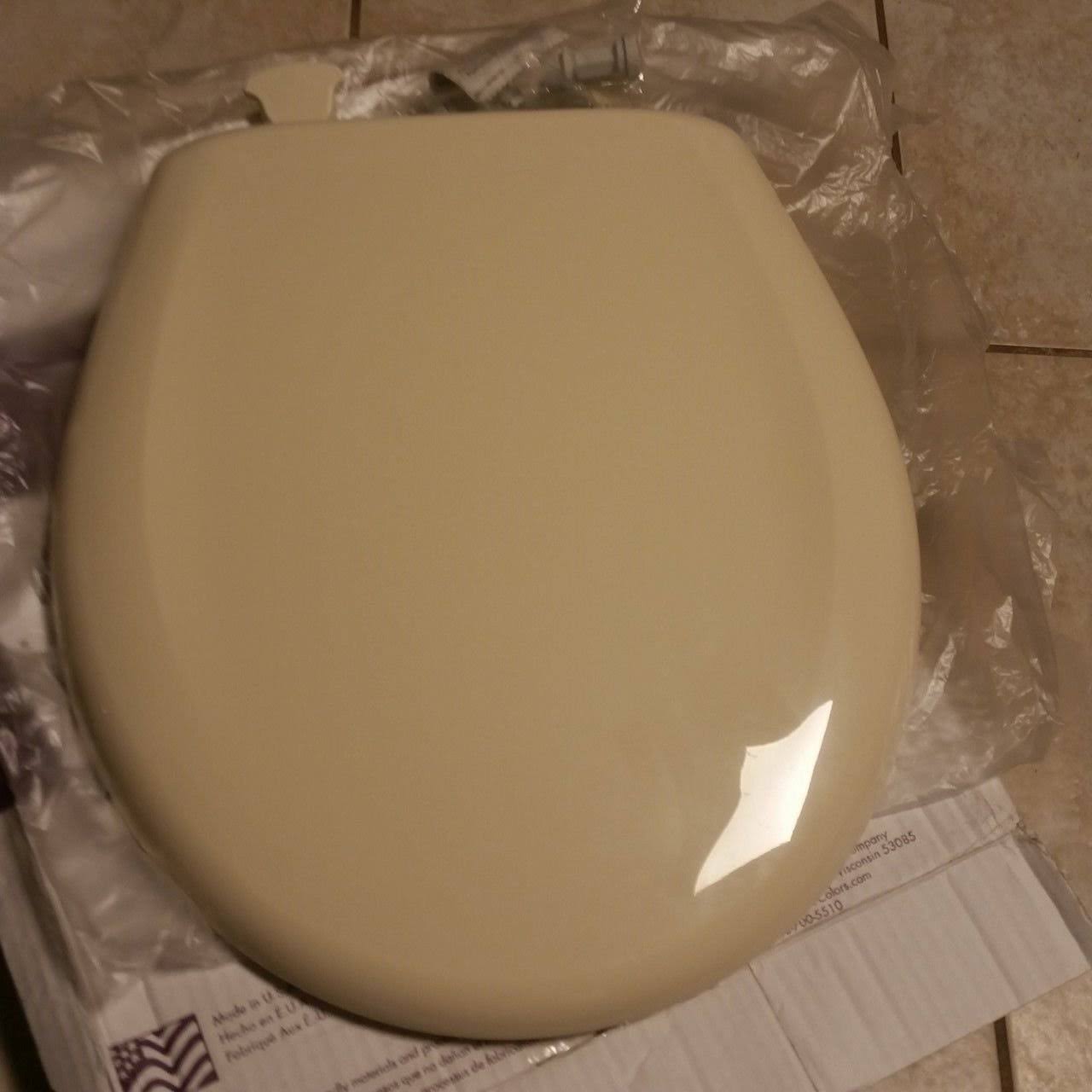 Bemis 200slowt 221 Plastic Round Slow-Close Toilet Seat in Creamy Yellow