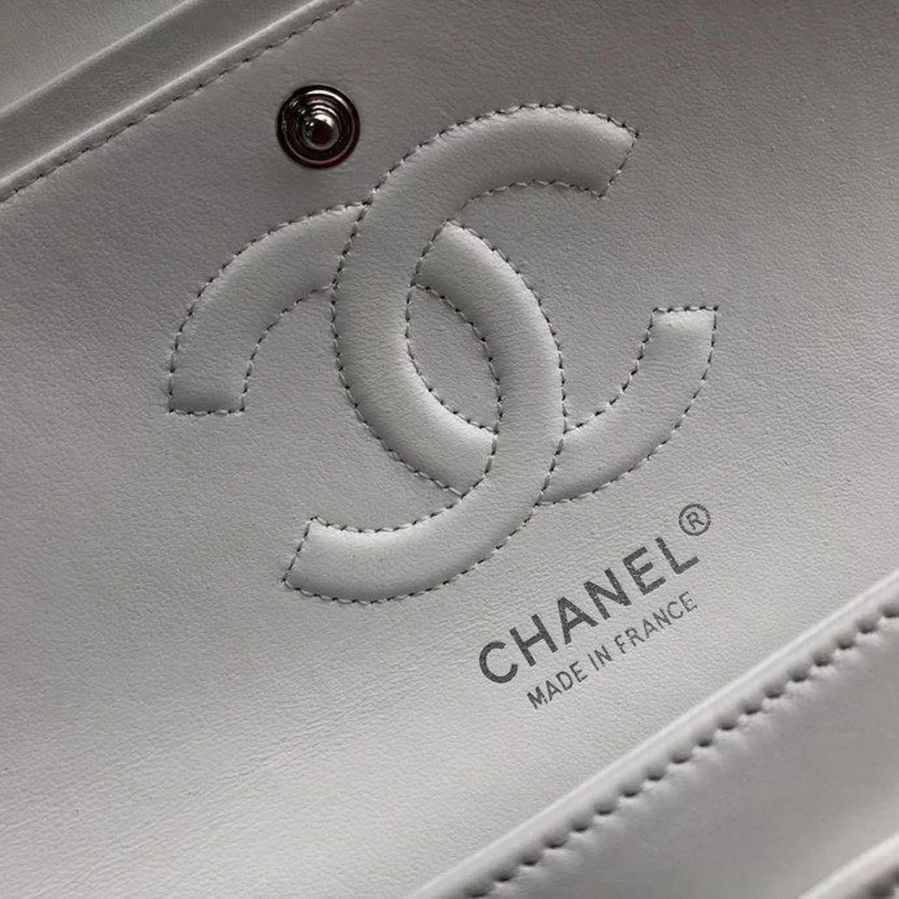 Chanel Classic HandBag White For Women 9.9in/25.5cm A01112