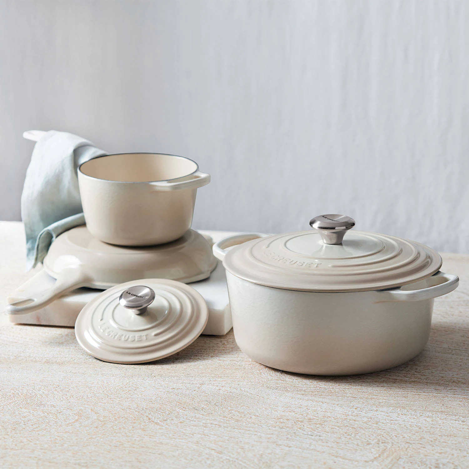 Le Creuset Cast Iron Cookware 5 Piece Signature Set (Oyster)