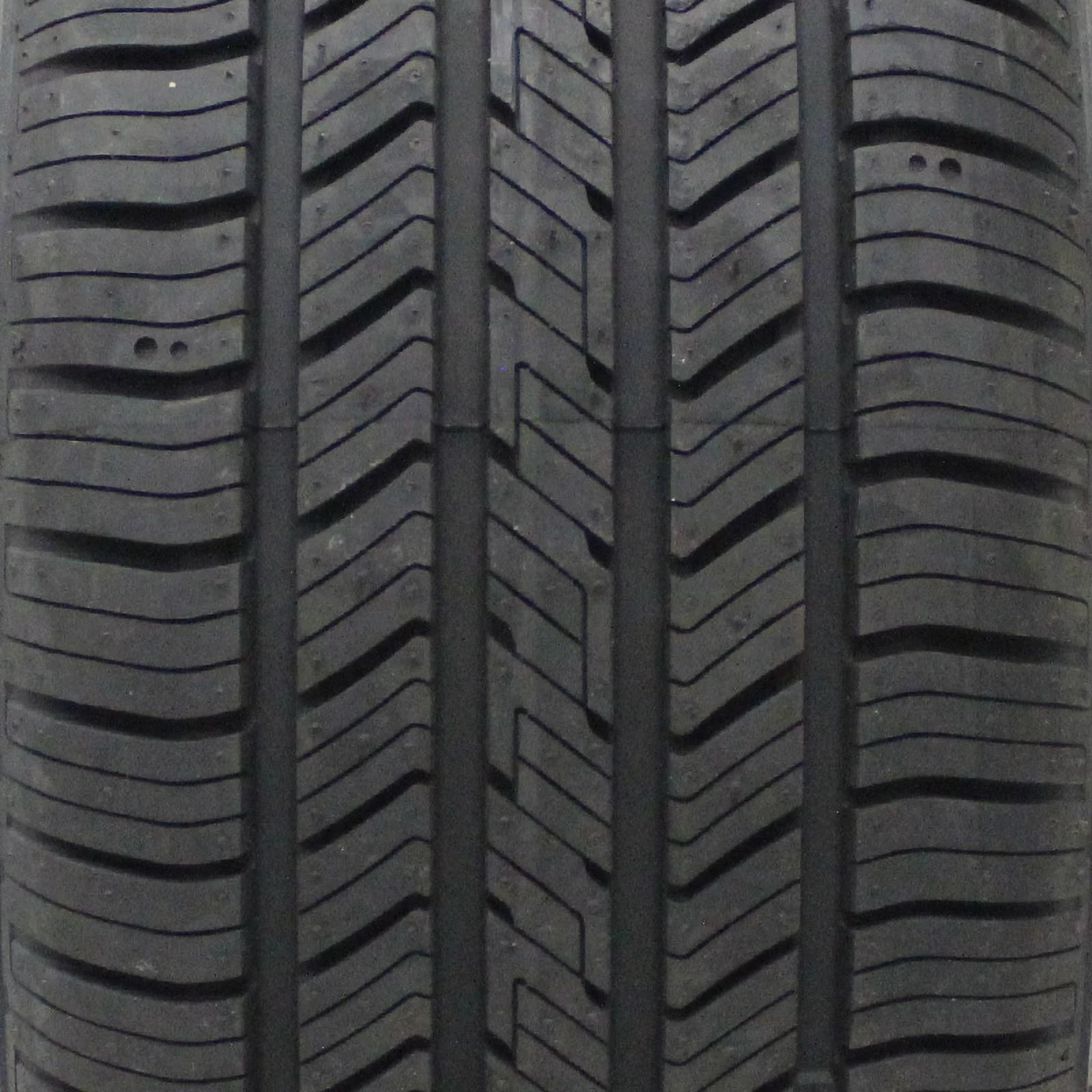 Hankook Kinergy ST H735 All-Season Tire - 235/75R15 105T
