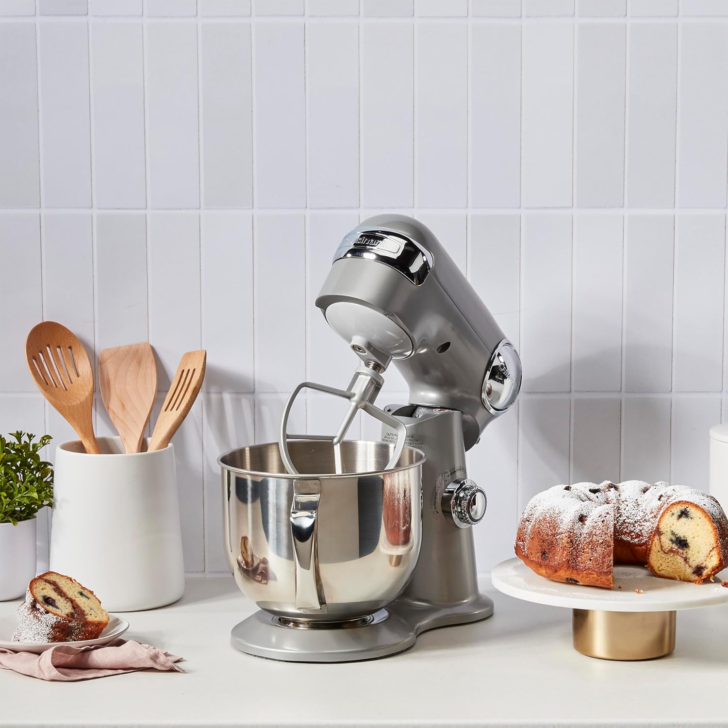 Cuisinart Stand Mixer, 12 Speeds, 5.5-Quart Mixing Bowl, Chef's Whisk, Flat Mixing Paddle, Dough Hook, and Splash Guard with Pour Spout