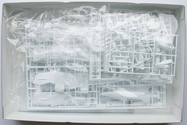 1/48 Scale Macross VF-1S/A Valkyrie Skull Squadron Construction Kit