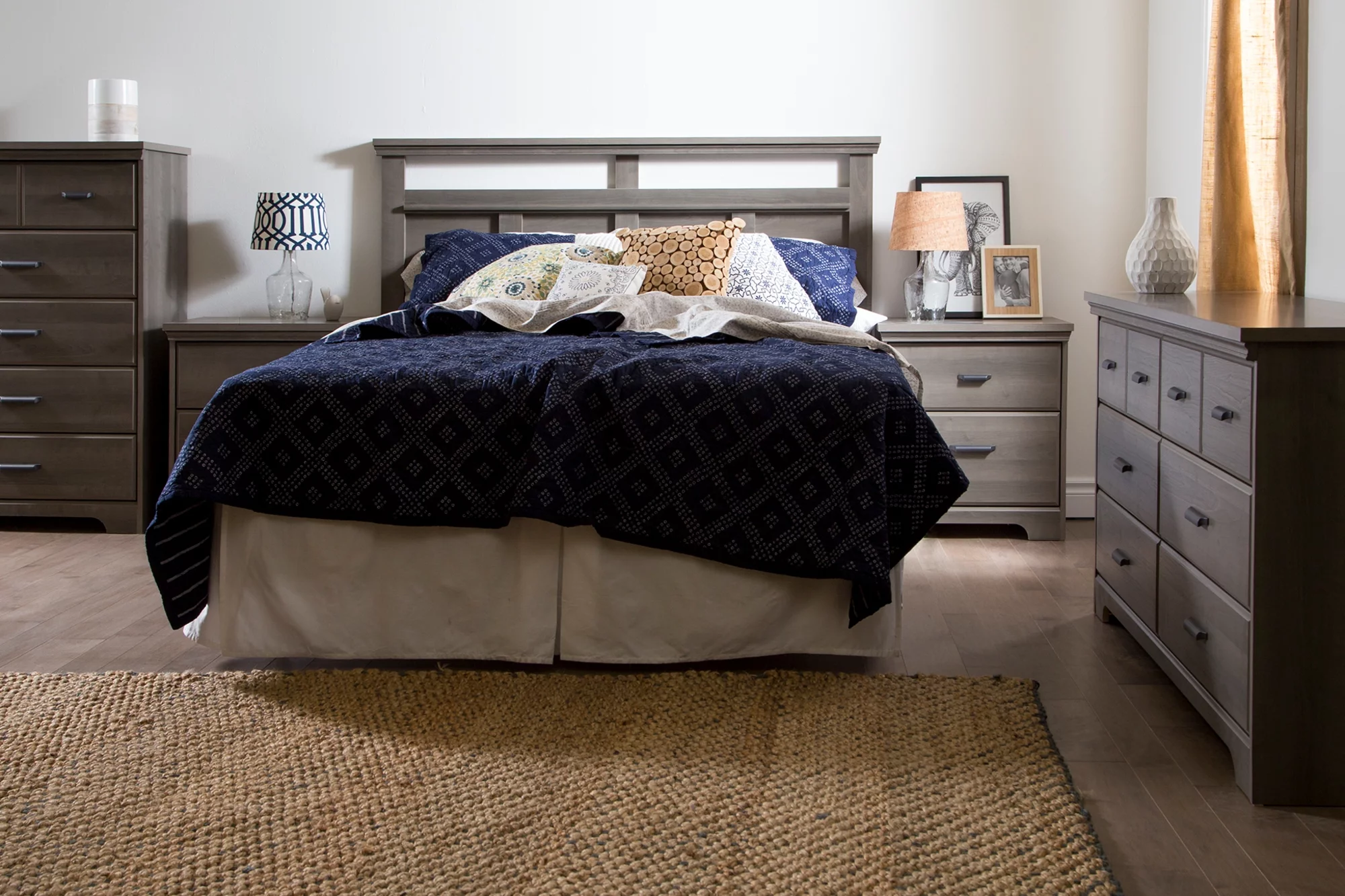 South Shore Versa 6-Drawer Double Dresser and 2-Drawer Nightstand, Gray